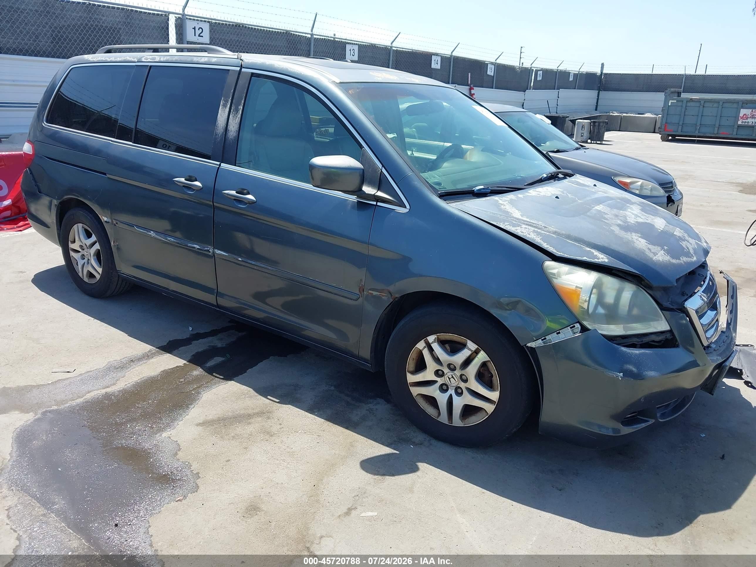 2006 Honda Odyssey EX-L, VIN 5FNRL38616B436262 — Front end