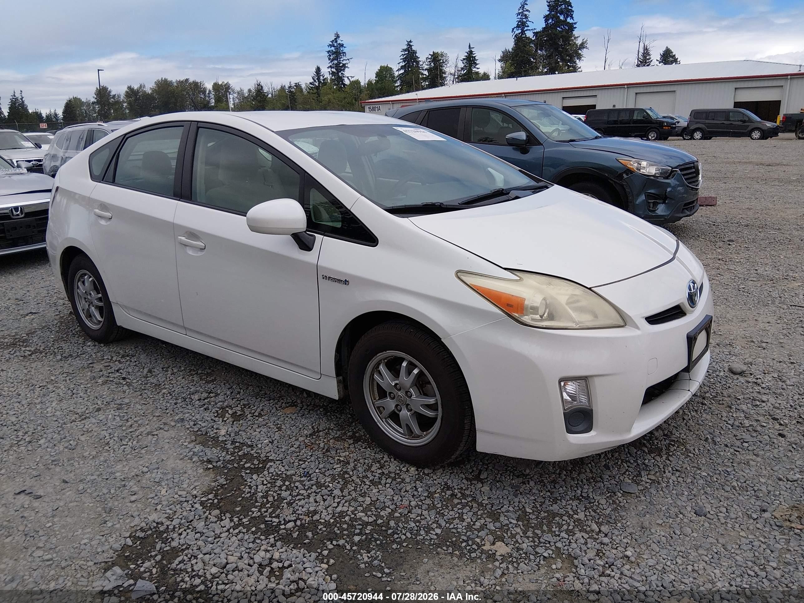 2010 Toyota Prius IV, VIN JTDKN3DU9A0169332 — Front end