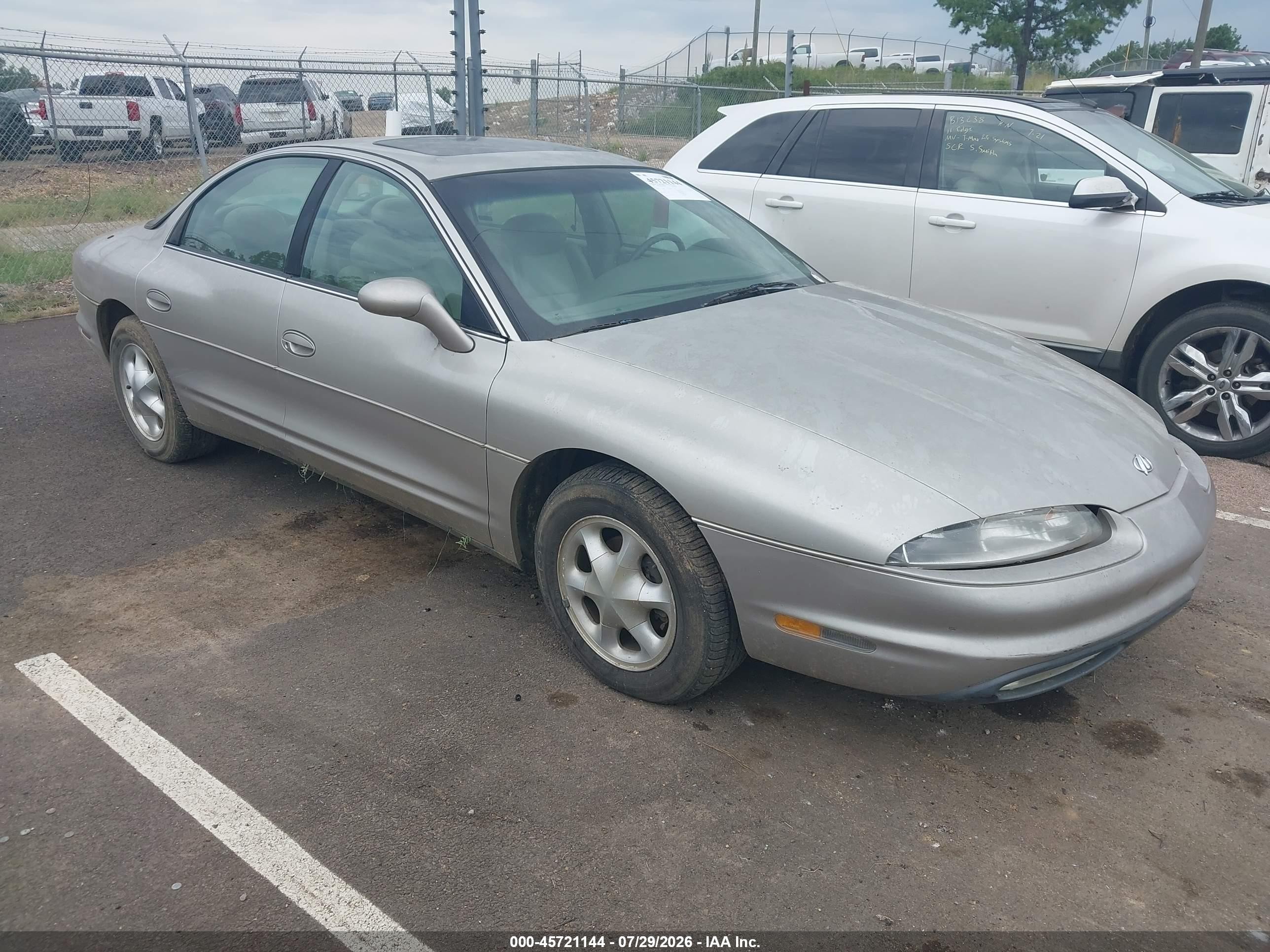 1996 Oldsmobile Aurora, VIN 1G3GR62C0T4112101 — Normal wear