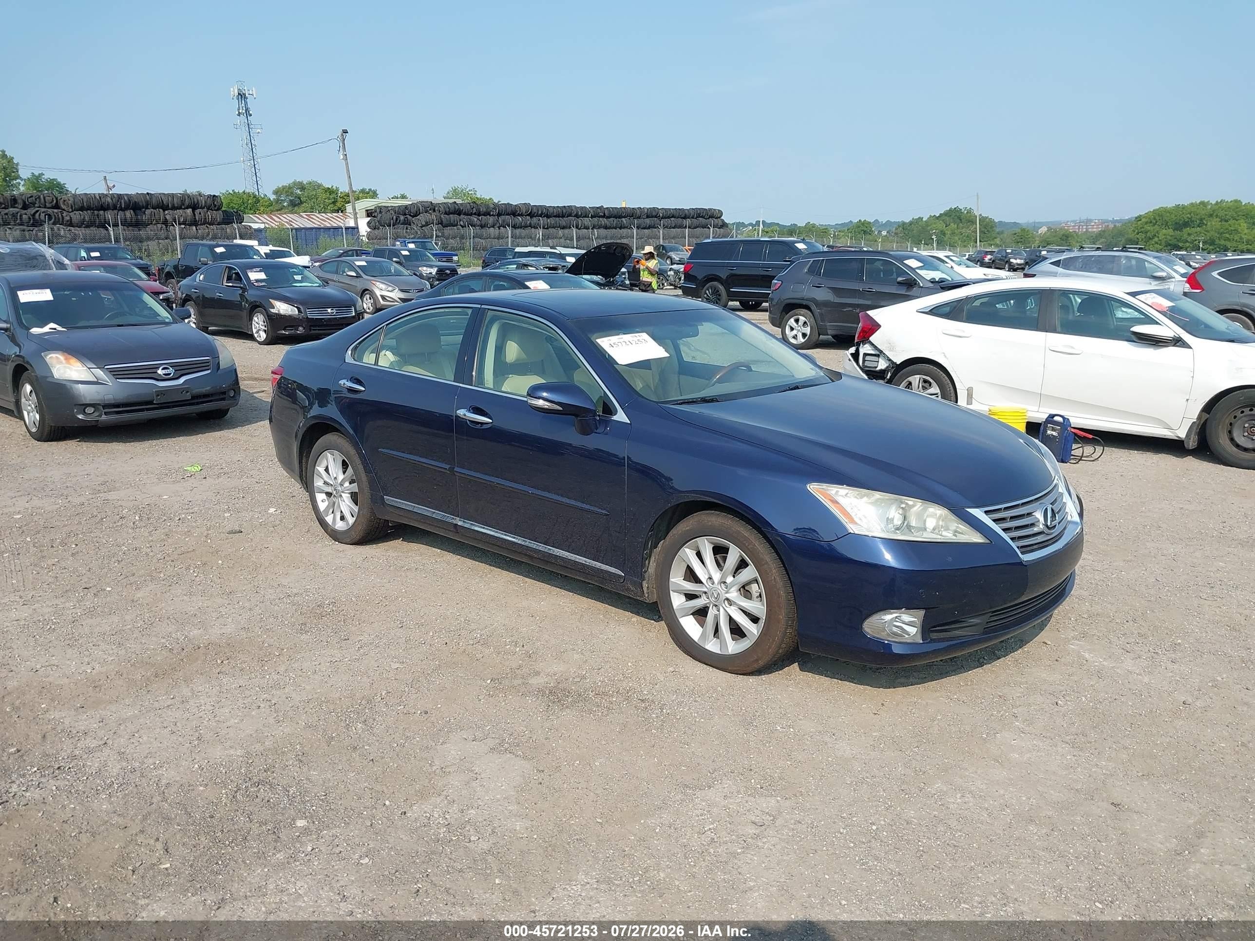 2011 Lexus ES 330, VIN JTHBK1EG4B2441019 — Side