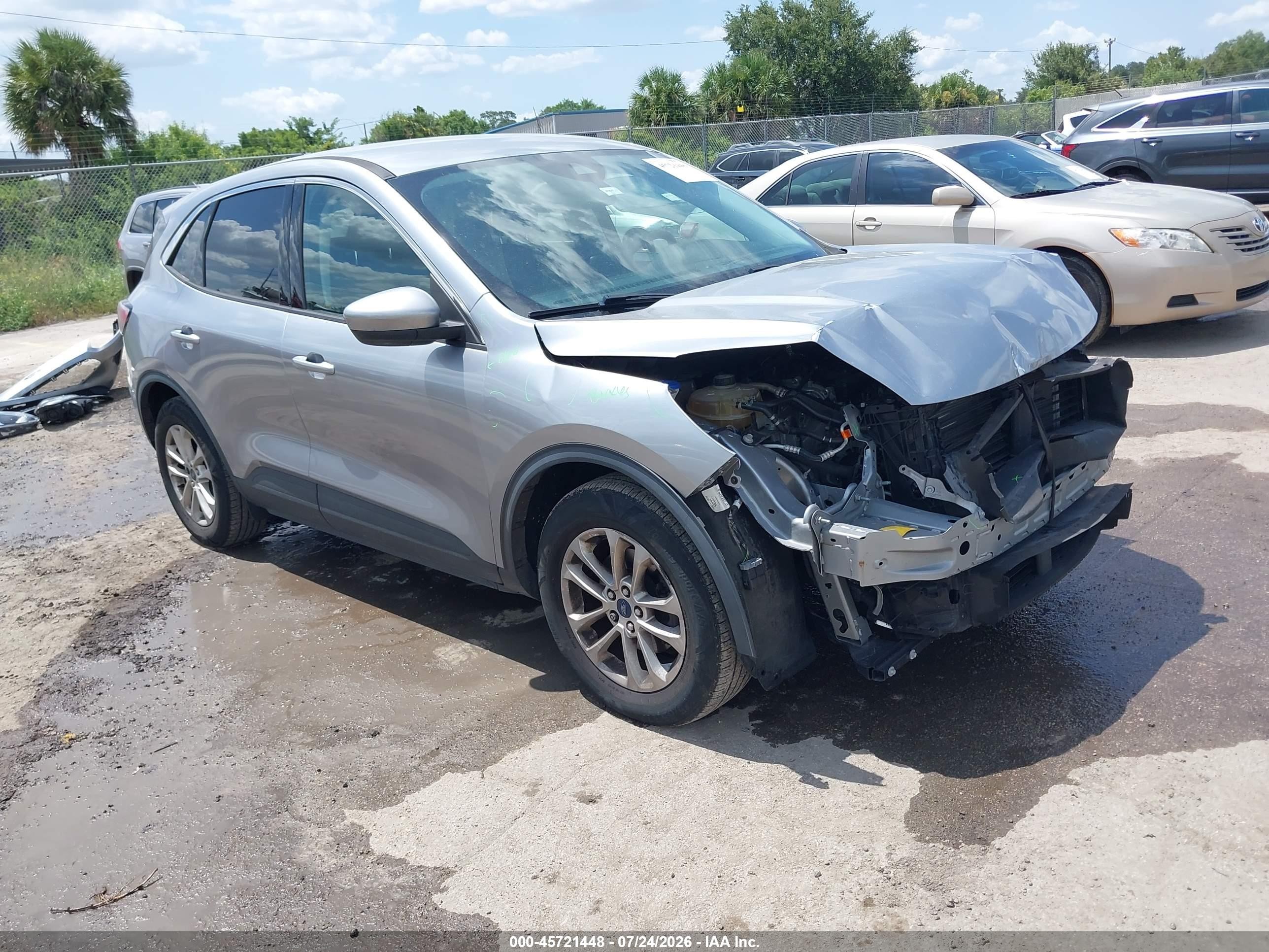 2021 Ford Escape SE, VIN 1FMCU0G65MUA98755 — Front end