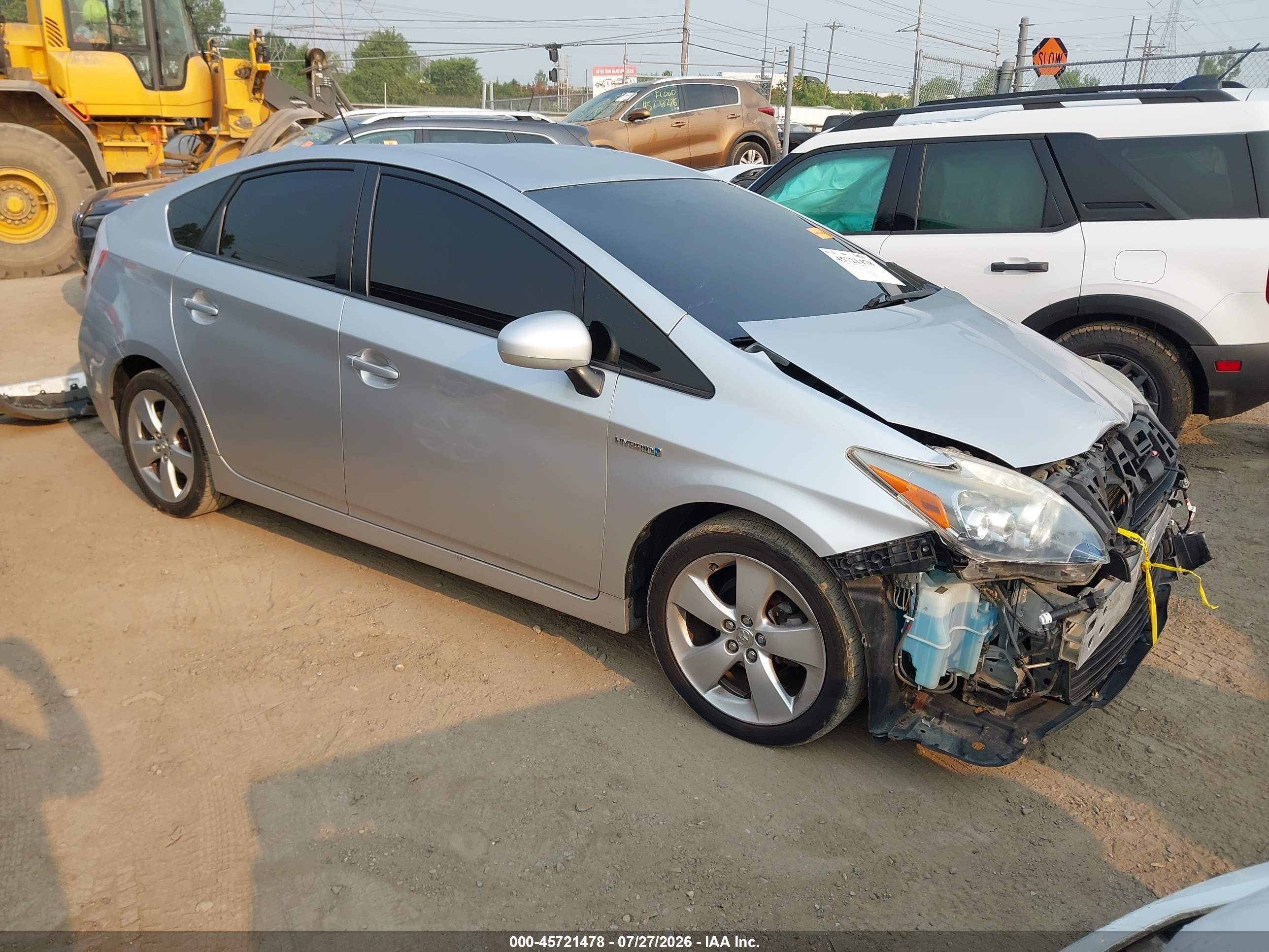 2010 Toyota Prius III, VIN JTDKN3DU2A0046777 — Front end