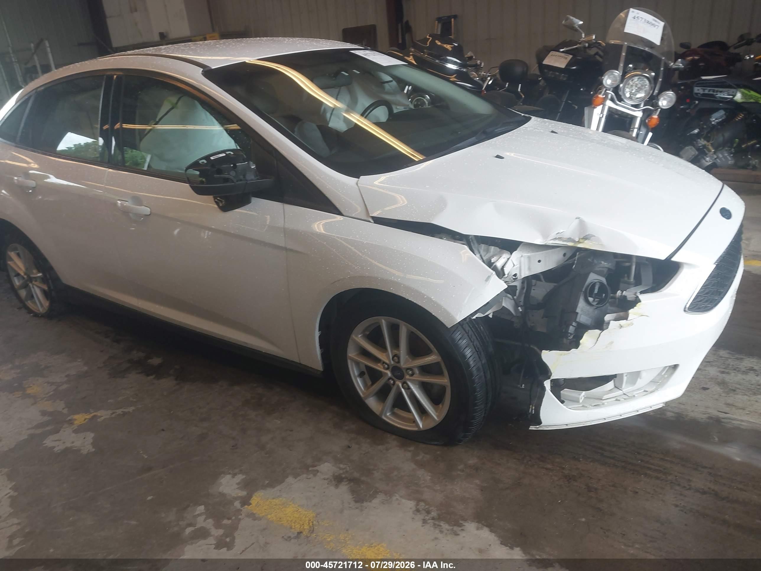 2017 Ford Focus SE, VIN 1FADP3F22HL335073 — Front end