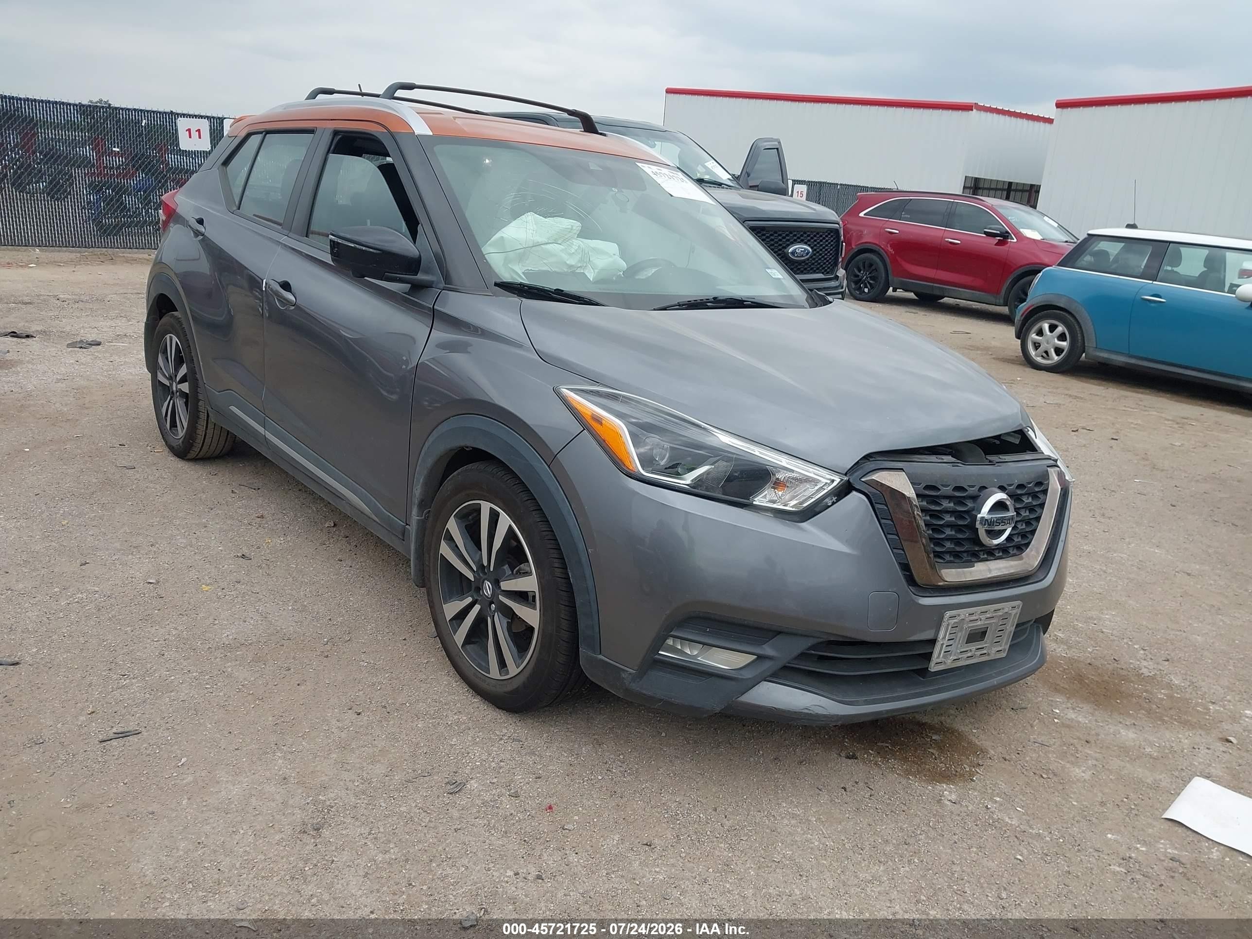 2020 Nissan Kicks SR, VIN 3N1CP5DV7LL499286 — Бок