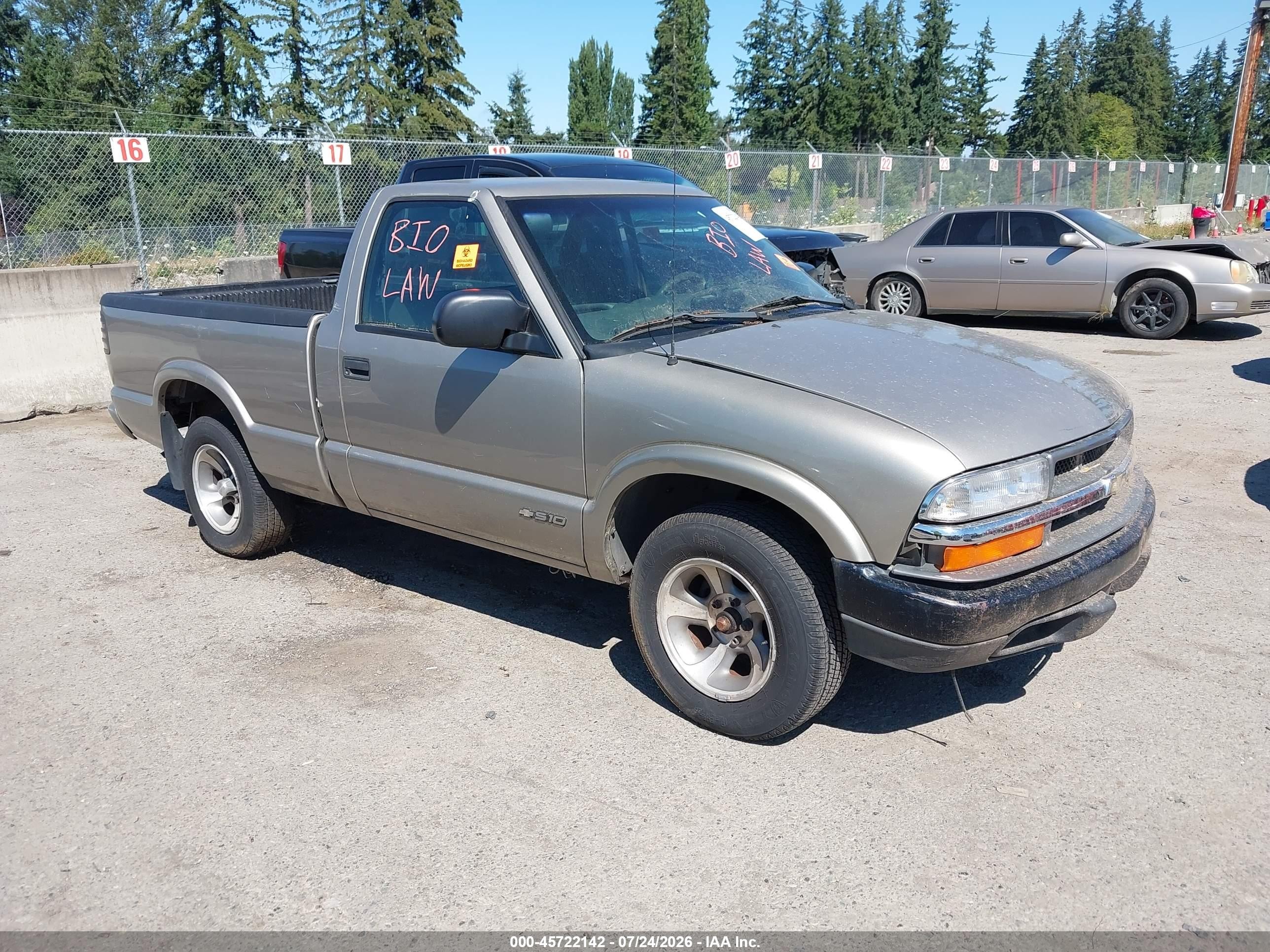 1999 Chevrolet S-10 LS, VIN 1GCCS1444X8198877 — Normal wear