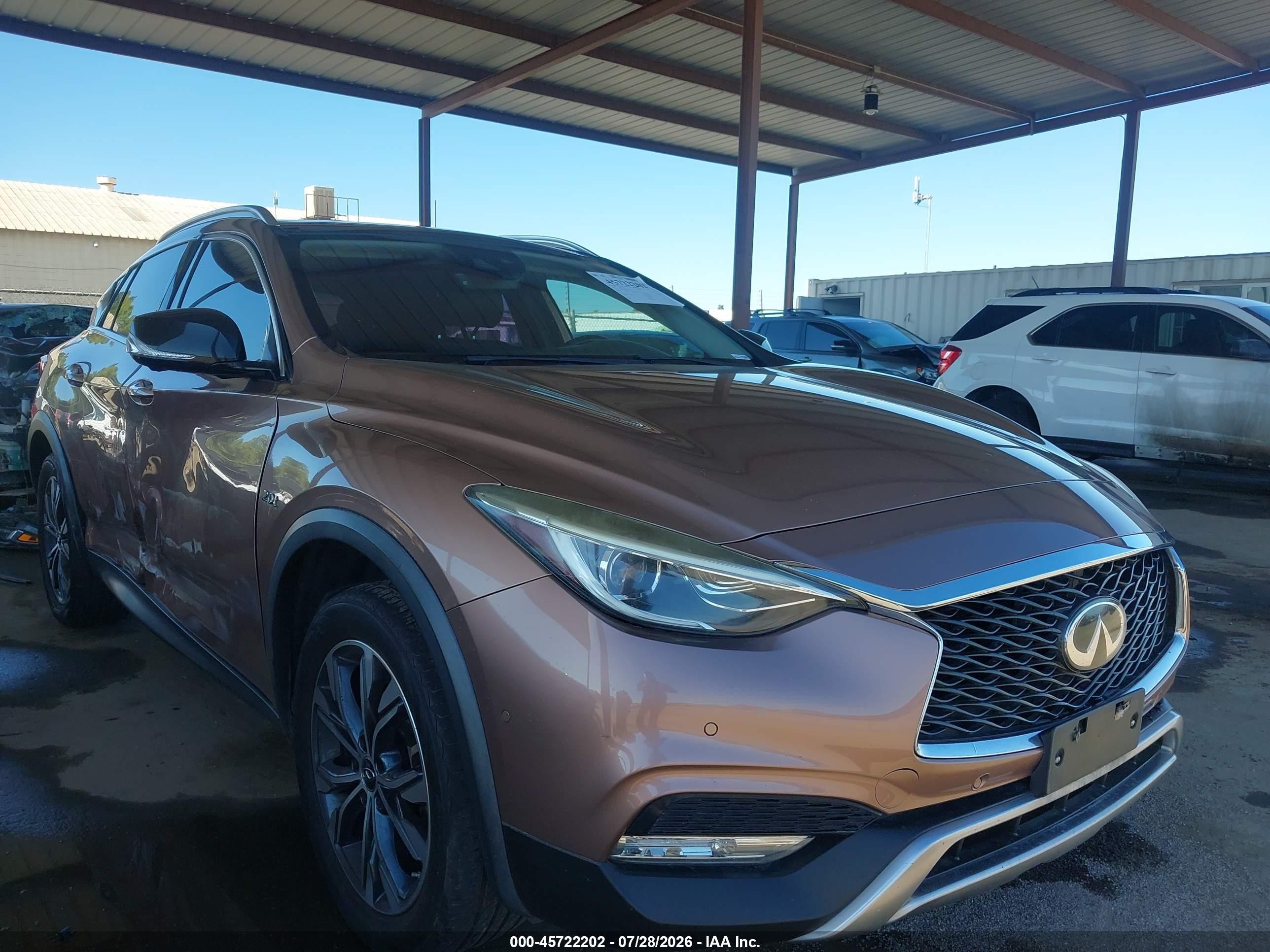 2018 Infiniti QX30 Premium, VIN SJKCH5CRXJA042889 — Side