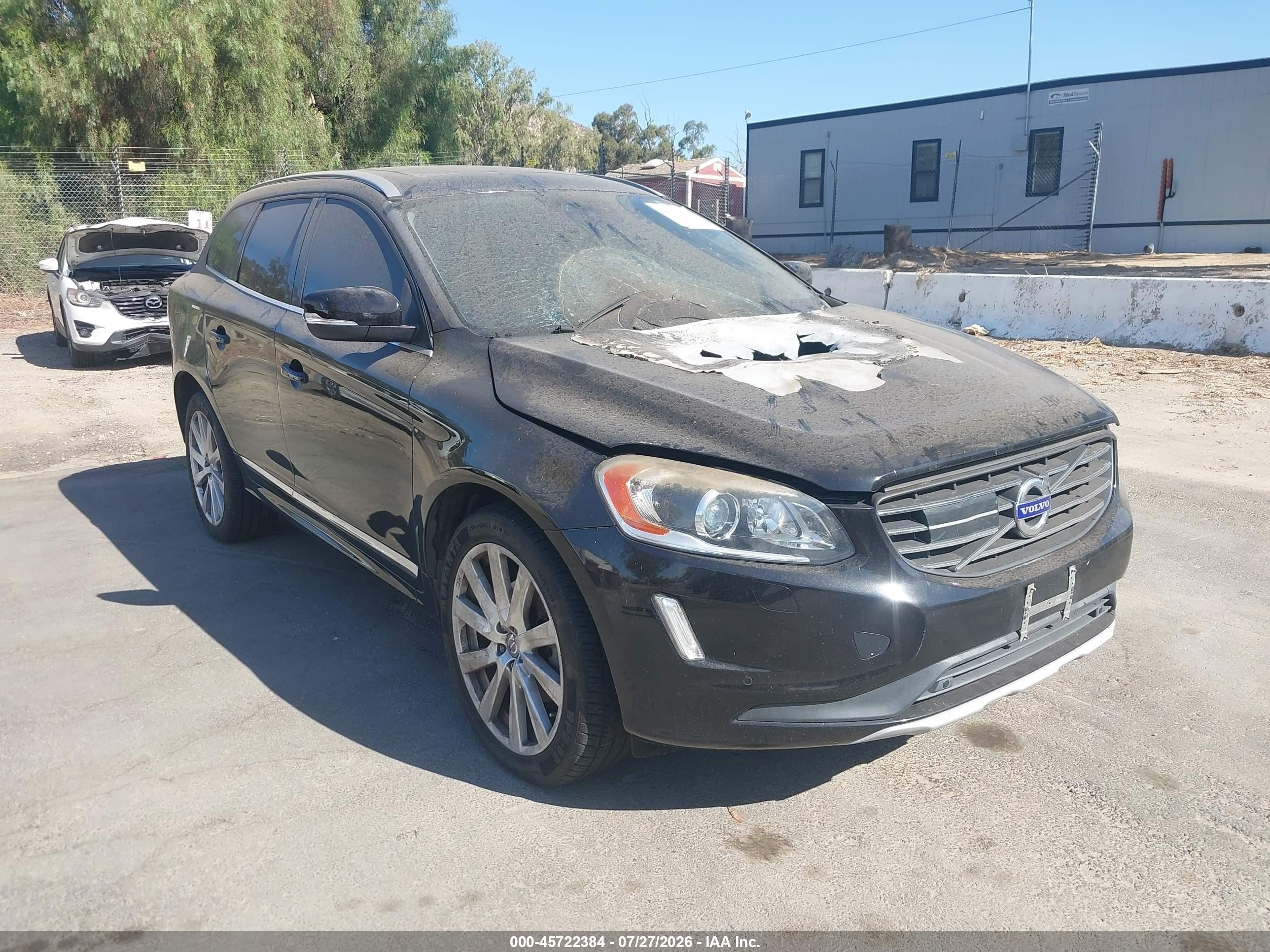 2017 Volvo XC60 Inscription, VIN YV449MRU5H2035571 — Normal wear