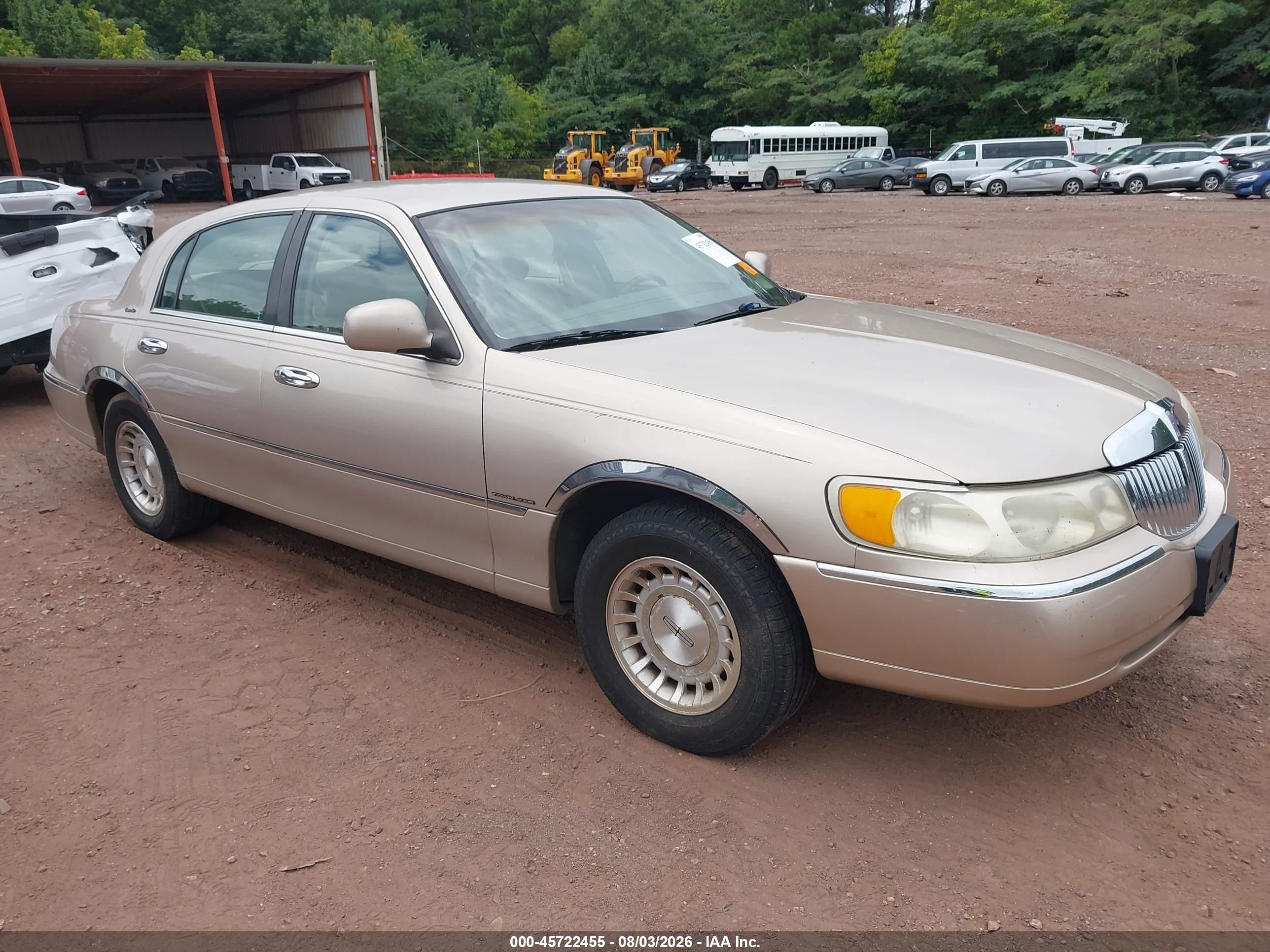 1998 Lincoln Town Car Executive, VIN 1LNFM81W0WY649108 — Rear end
