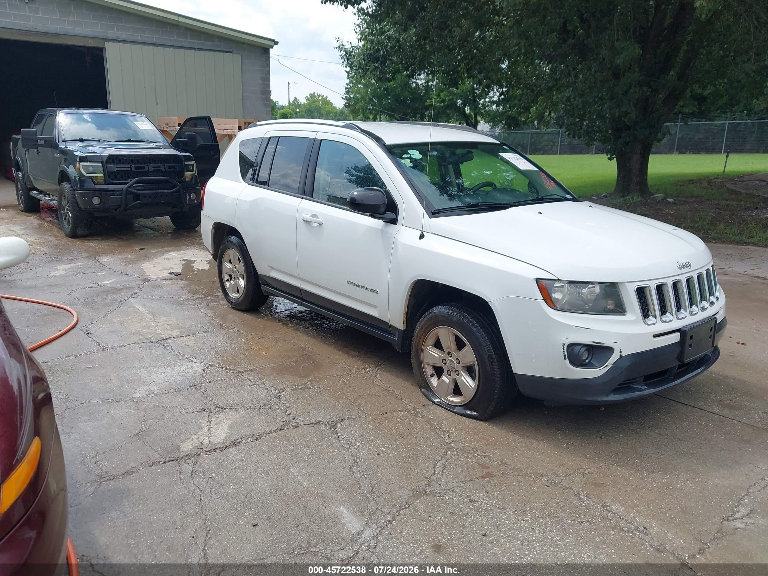 2014 Jeep Compass Sport, VIN 1C4NJCBA5ED801338 — Normal wear