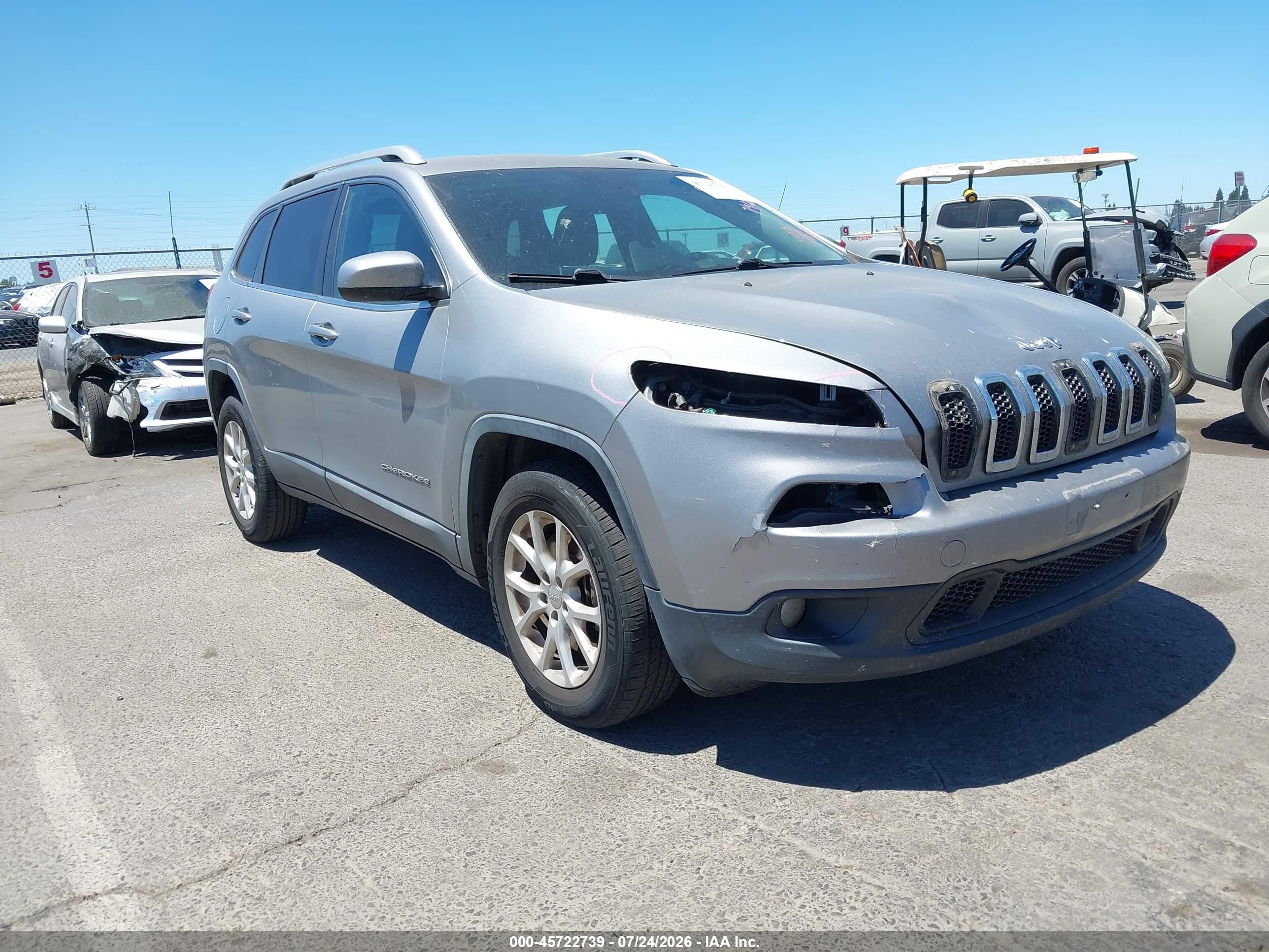 2015 Jeep Cherokee Latitude, VIN 1C4PJMCB5FW633244 — Перед