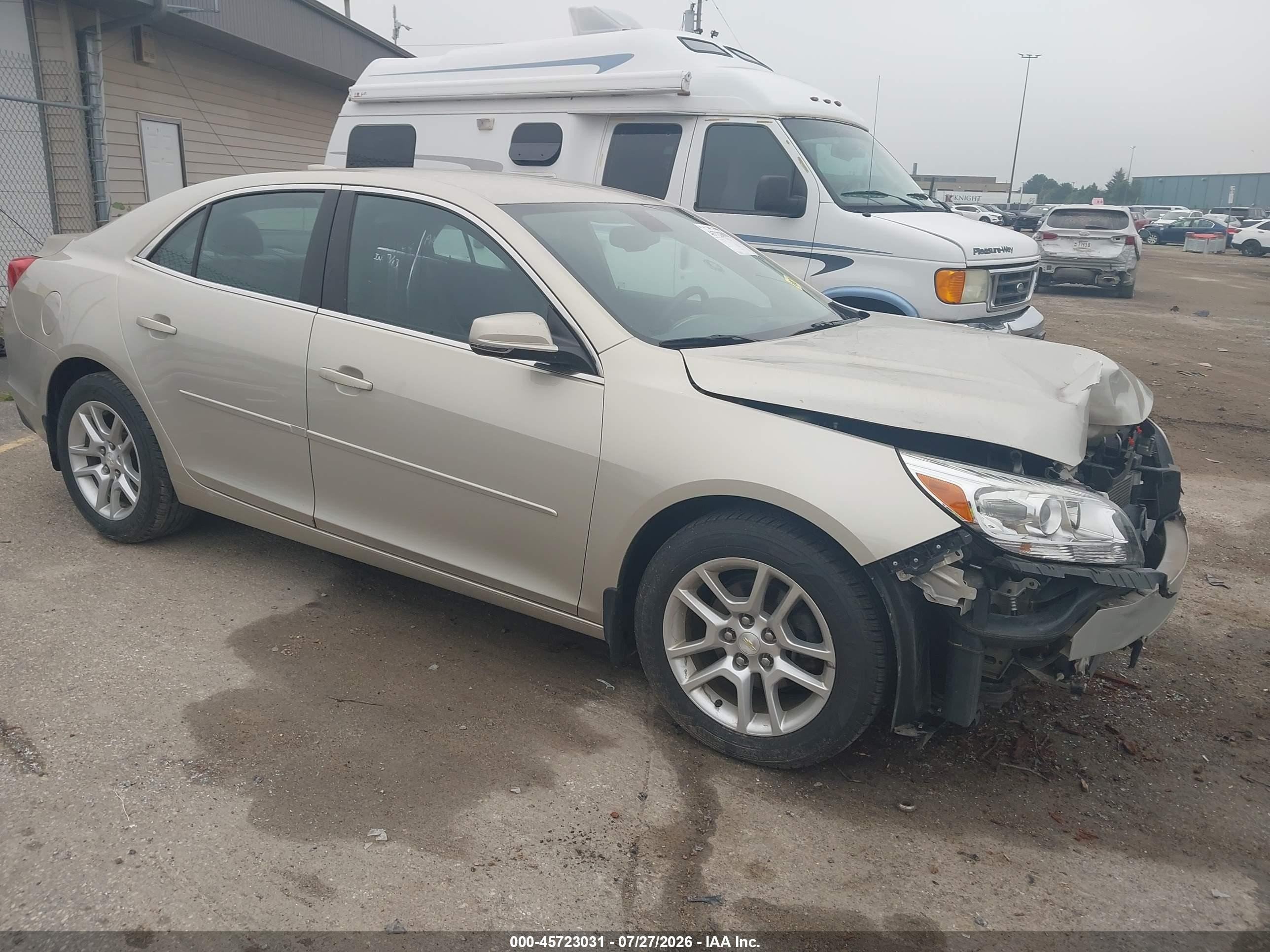 2016 Chevrolet Malibu LT, VIN 1G11C5SA0GF109556 — Front end