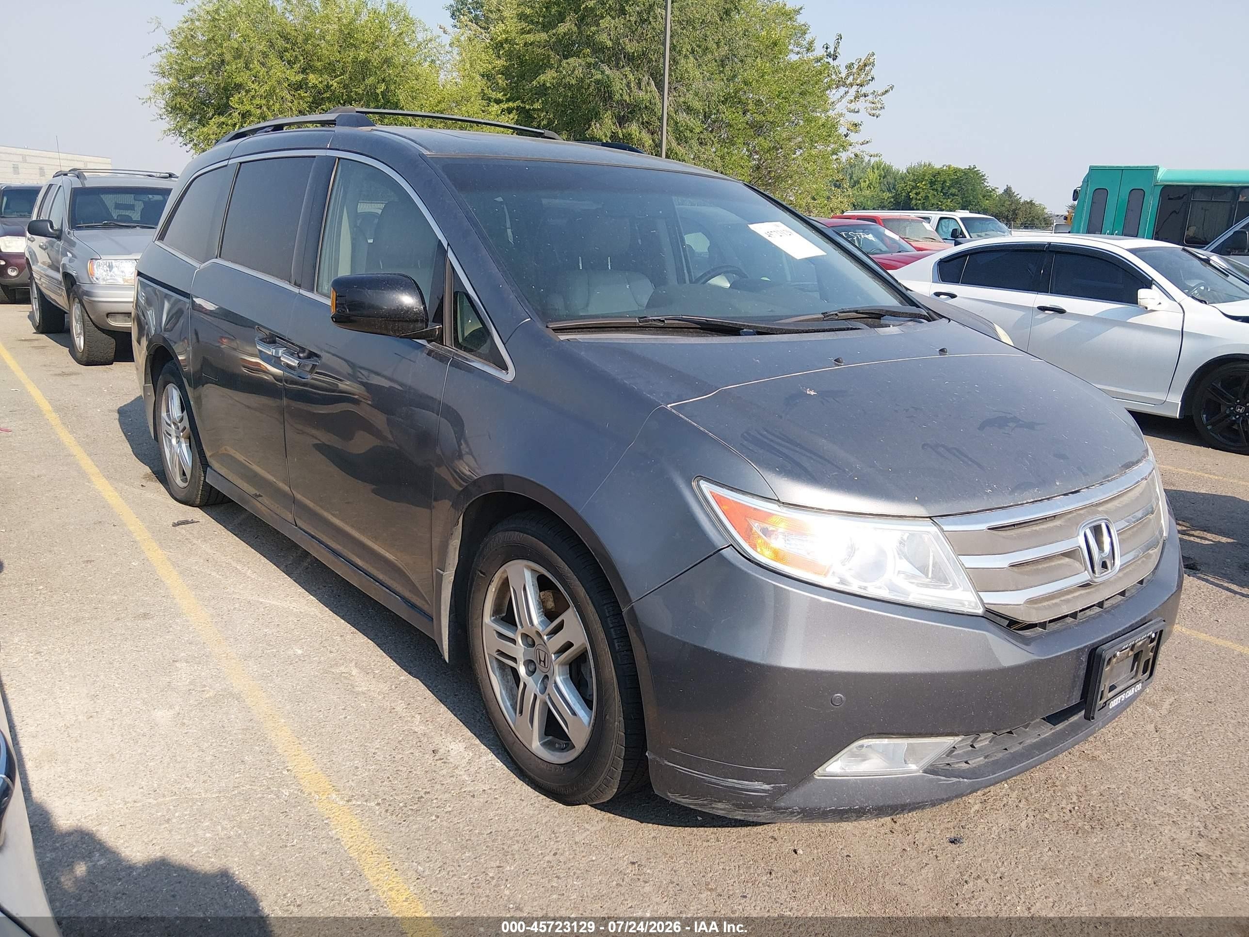 2011 Honda Odyssey Touring, VIN 5FNRL5H95BB036317 — Normal wear
