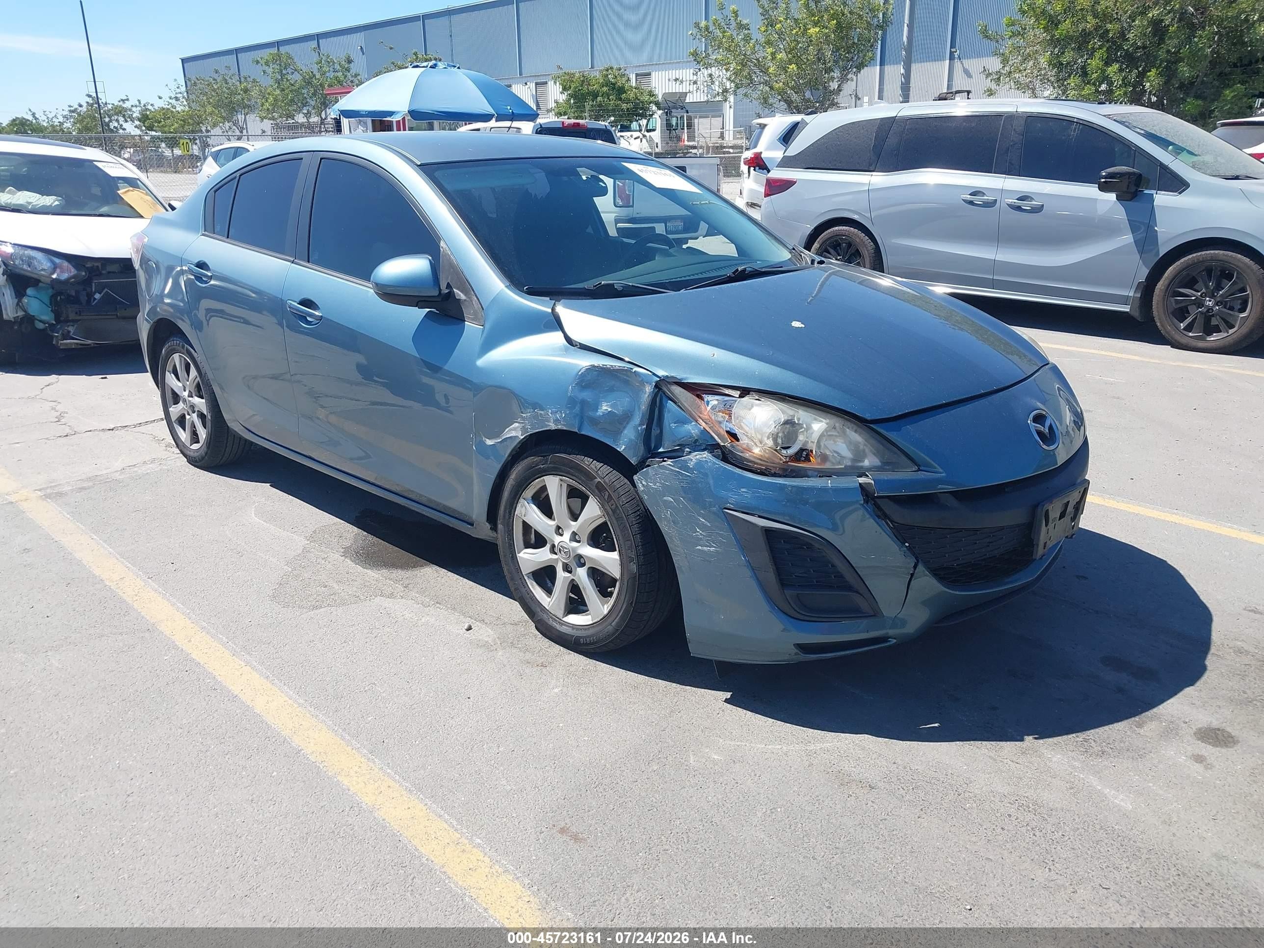 2011 Mazda 3 i Touring, VIN JM1BL1VGXB1429462 — Front end
