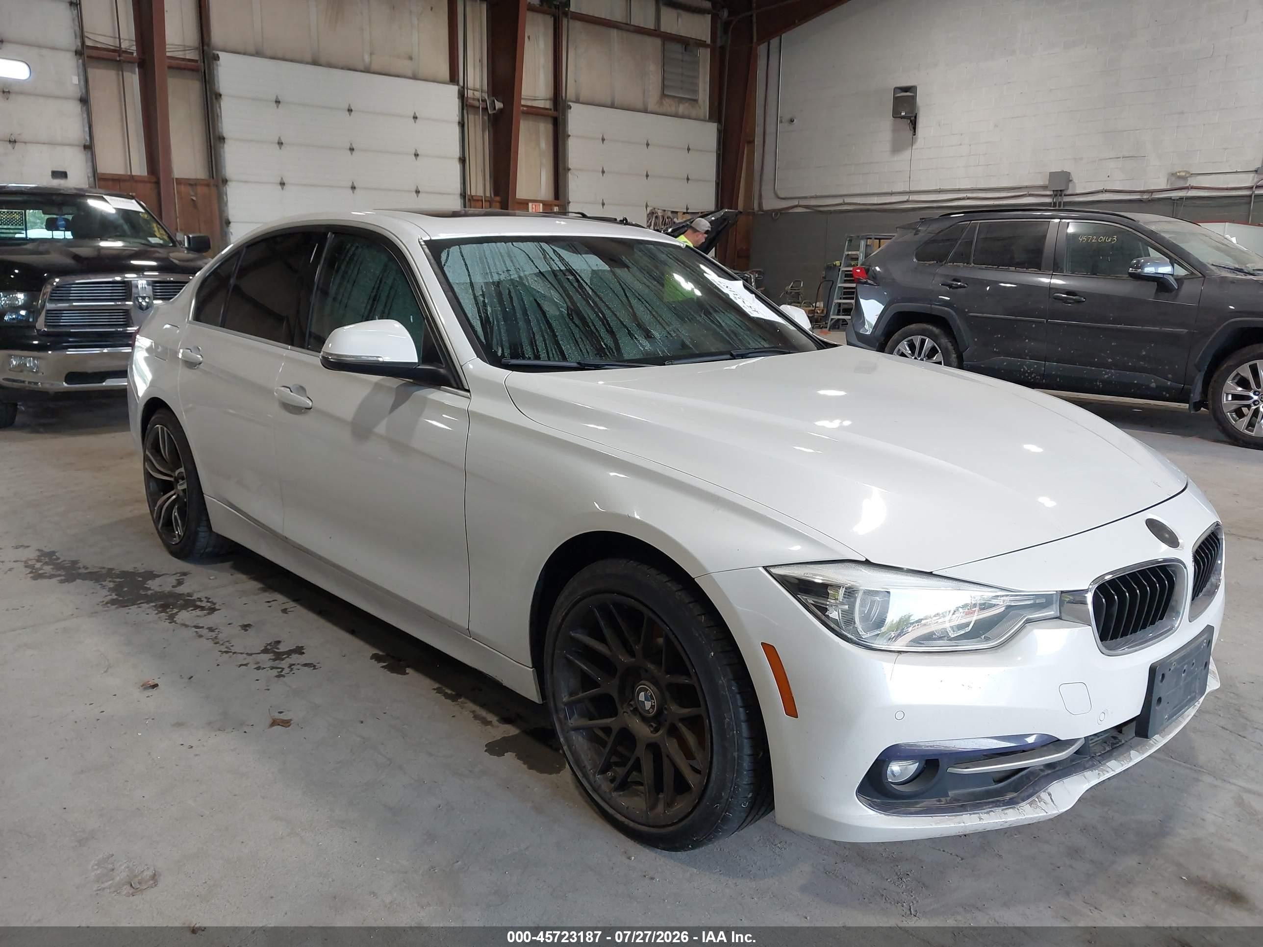 2017 BMW 3 Series 330i xDrive, VIN WBA8D9G53HNU60181 — Вода / потоп