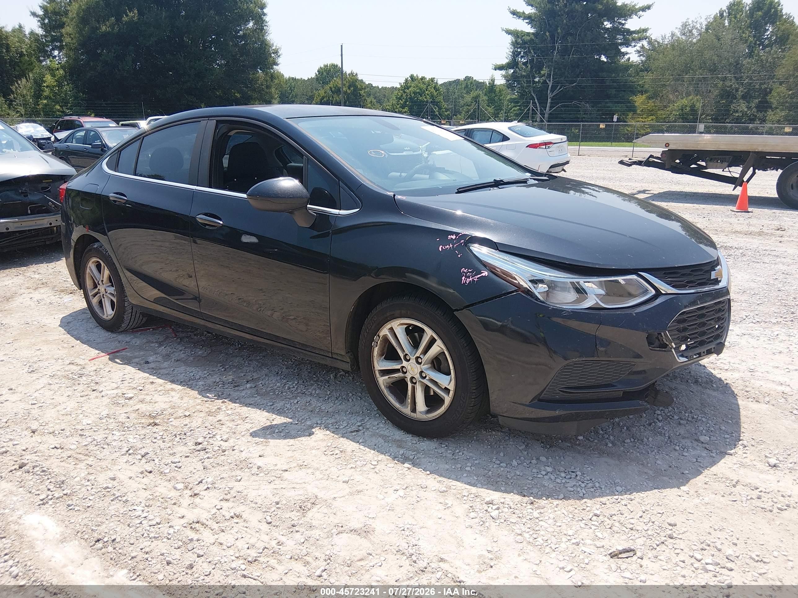 2017 Chevrolet Cruze LT, VIN 1G1BE5SM6H7109999 — Перед