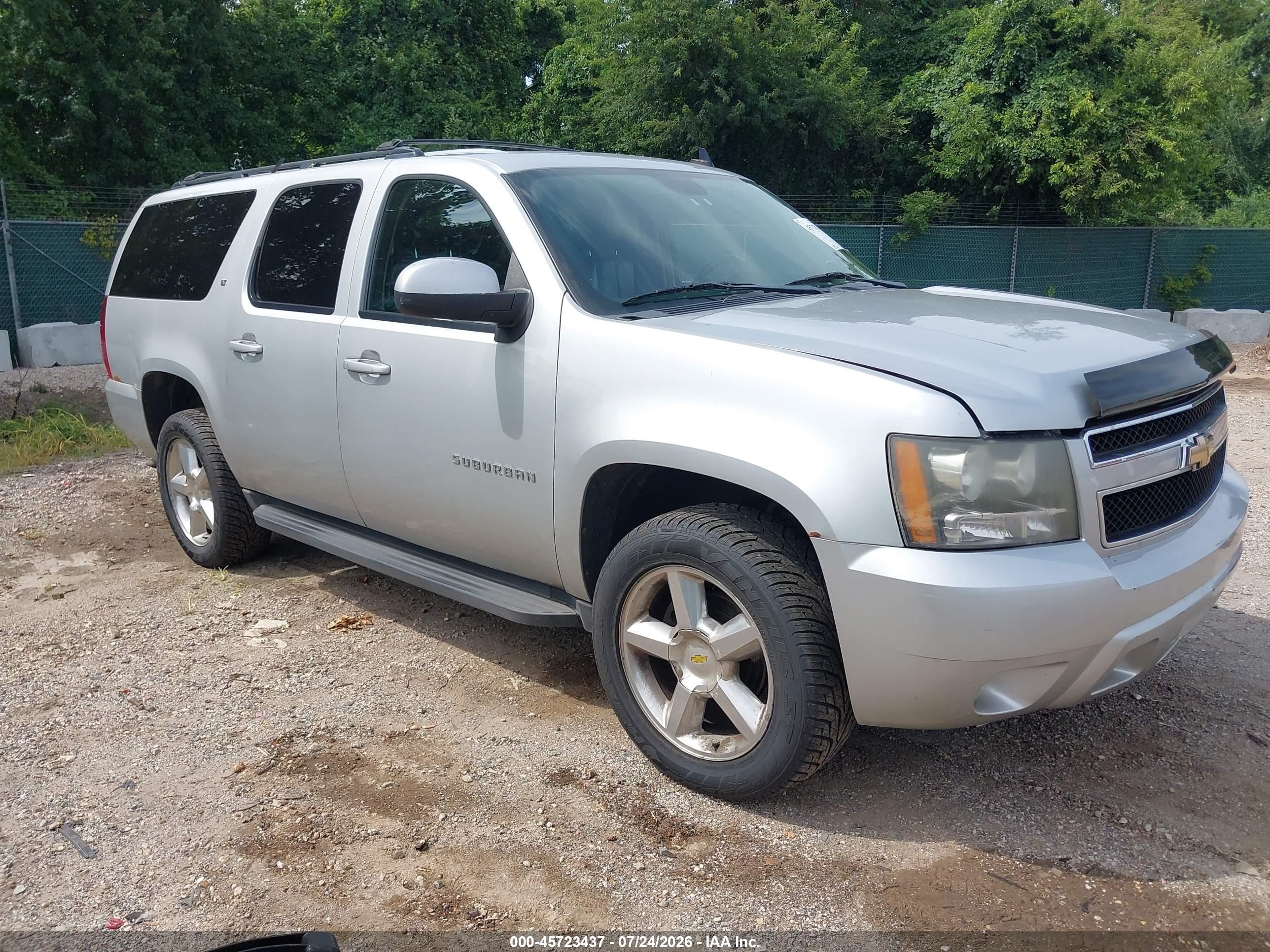 2011 Chevrolet Suburban LT, VIN 1GNSKJE37BR221158 — Normal wear