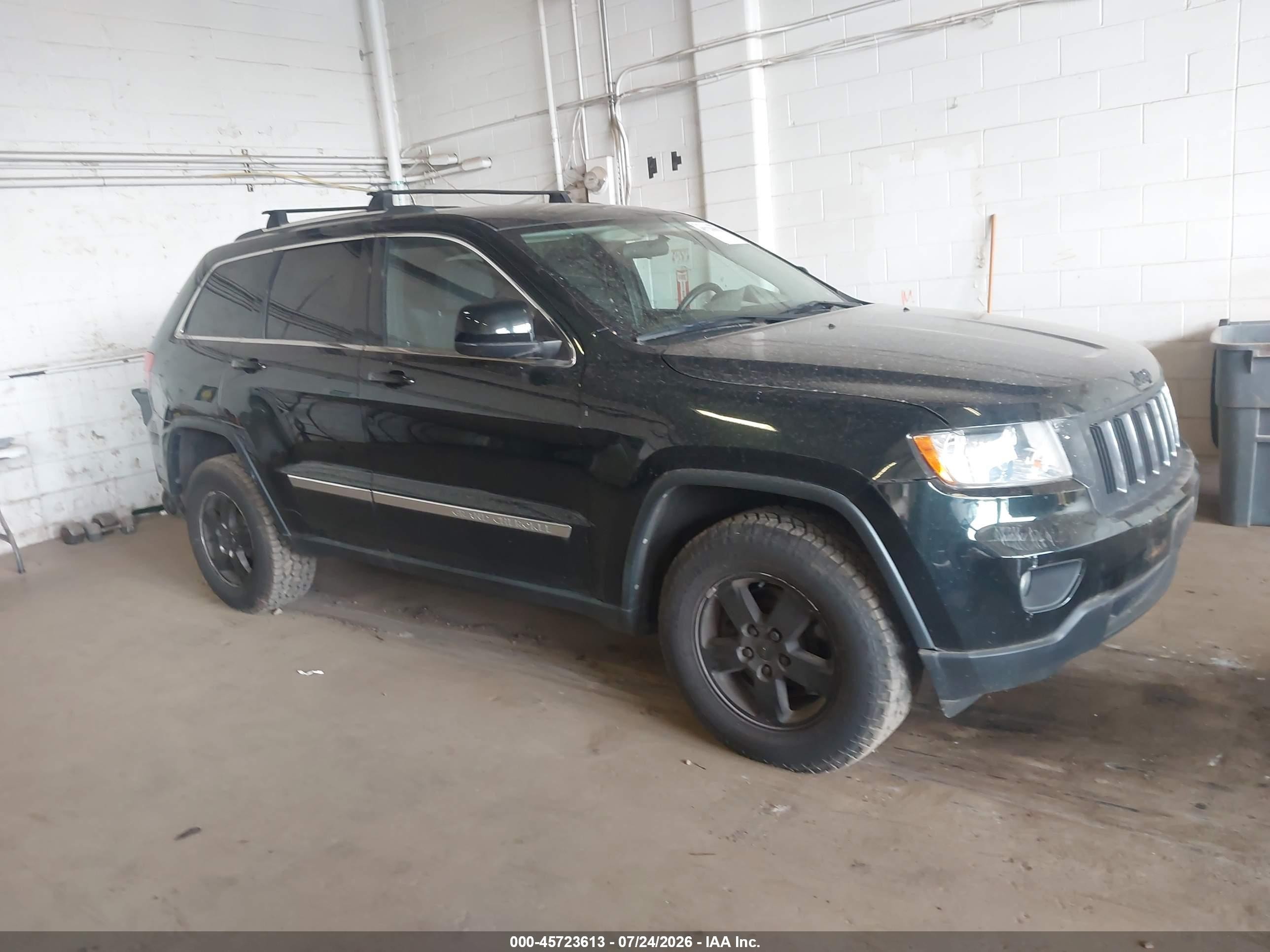 2013 Jeep Grand Cherokee Laredo, VIN 1C4RJFAG3DC633275 — Normal wear