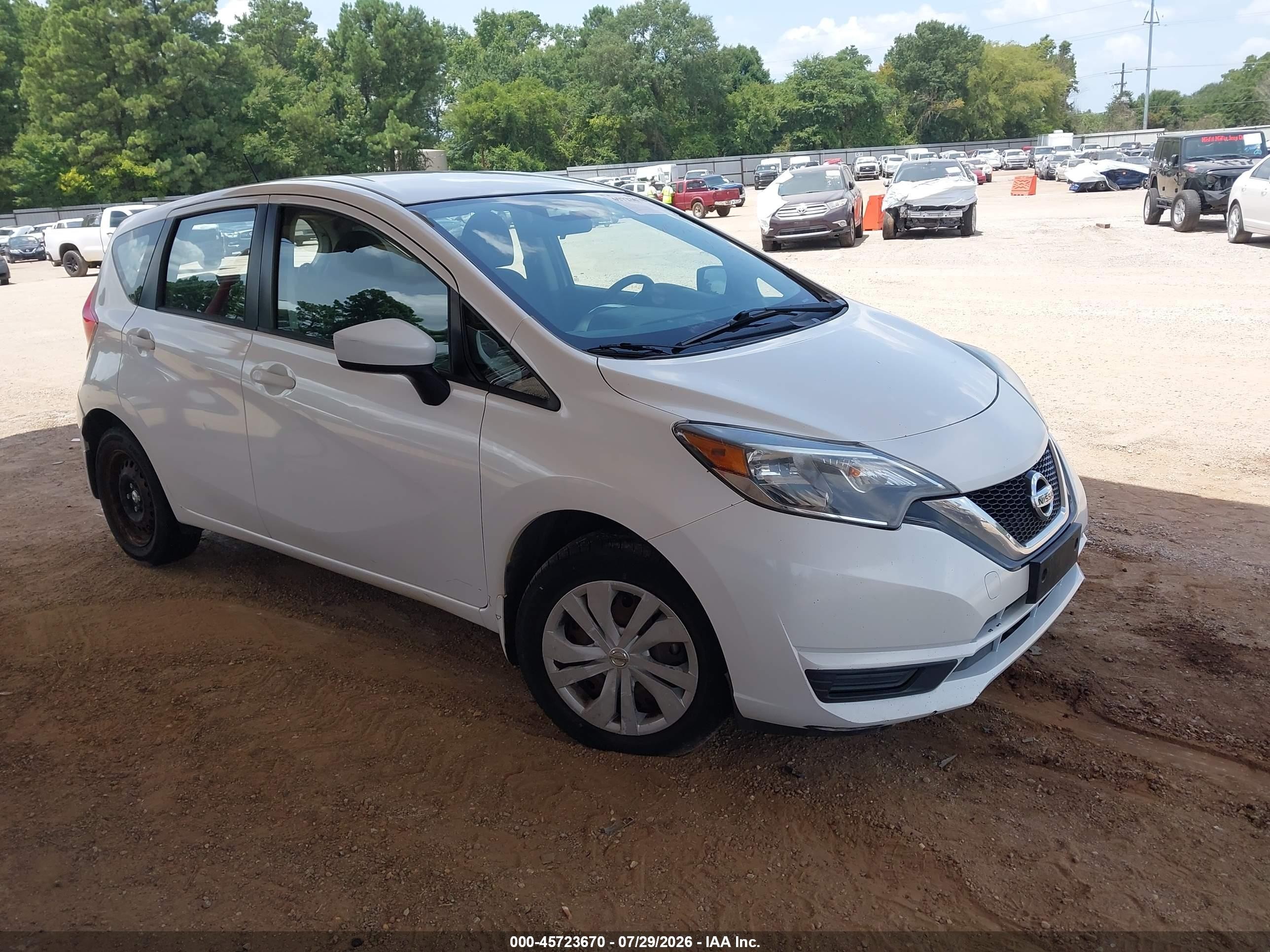 2018 Nissan Note SV, VIN 3N1CE2CP9JL359552 — Бок