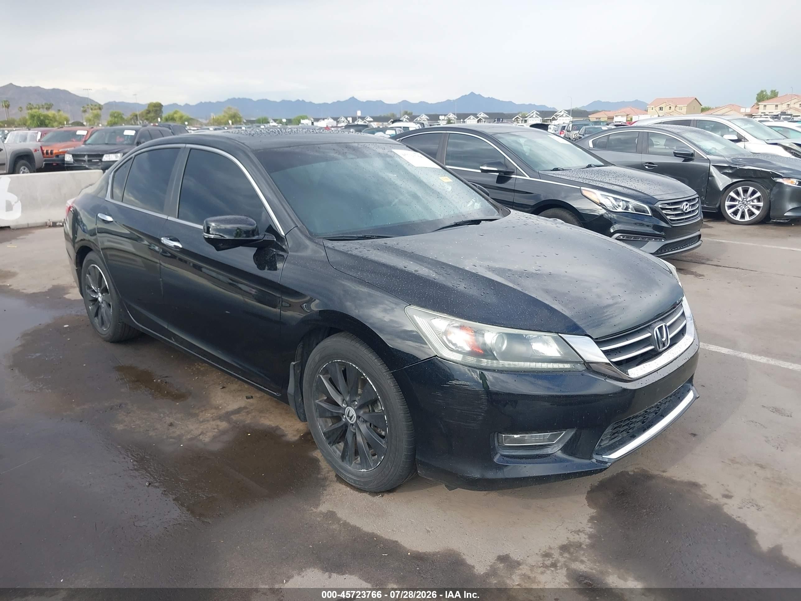 2013 Honda Accord EX-L, VIN 1HGCR2F80DA207761 — Rear end