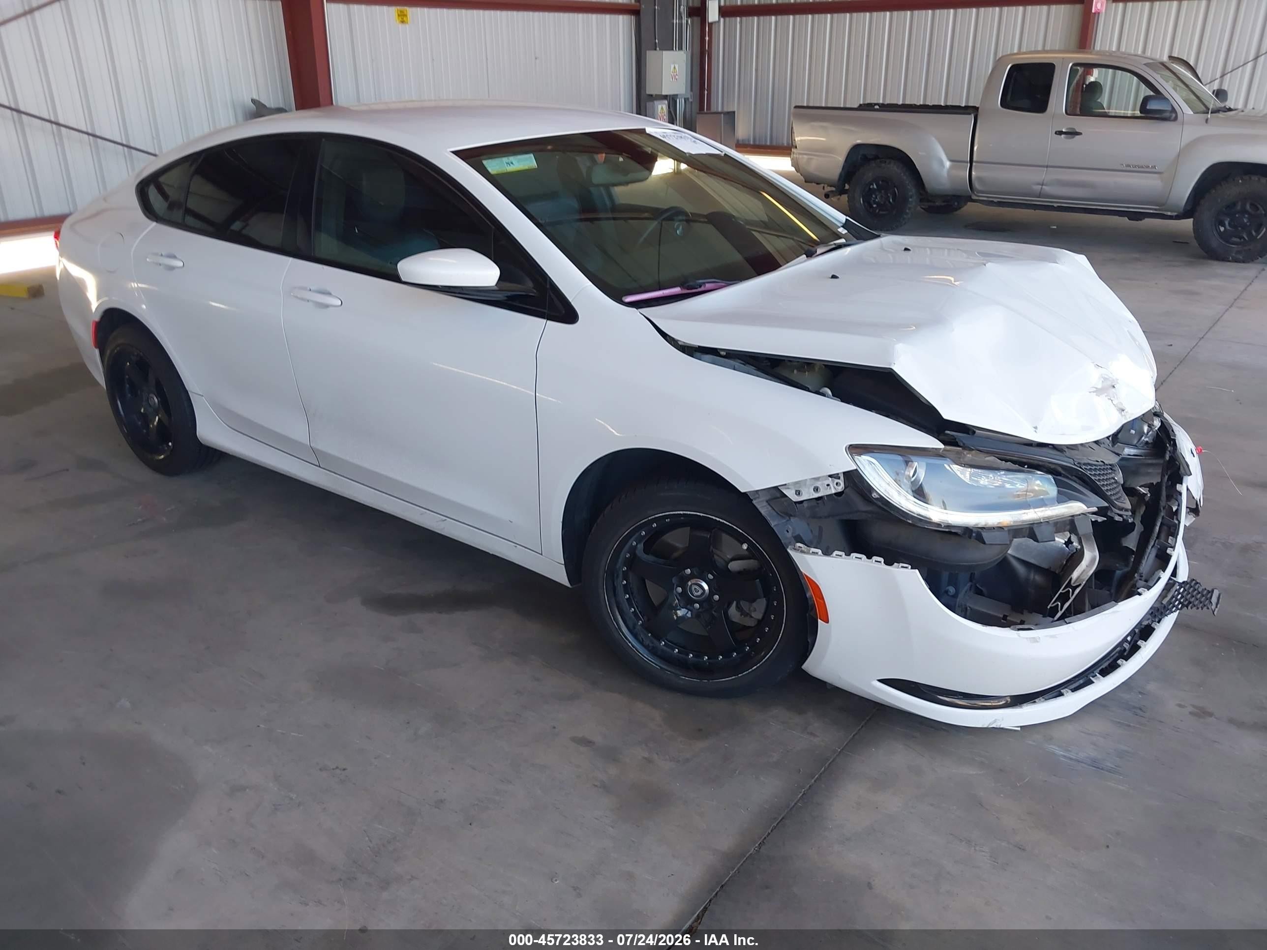 2015 Chrysler 200 S, VIN 1C3CCCBG3FN627520 — Front end