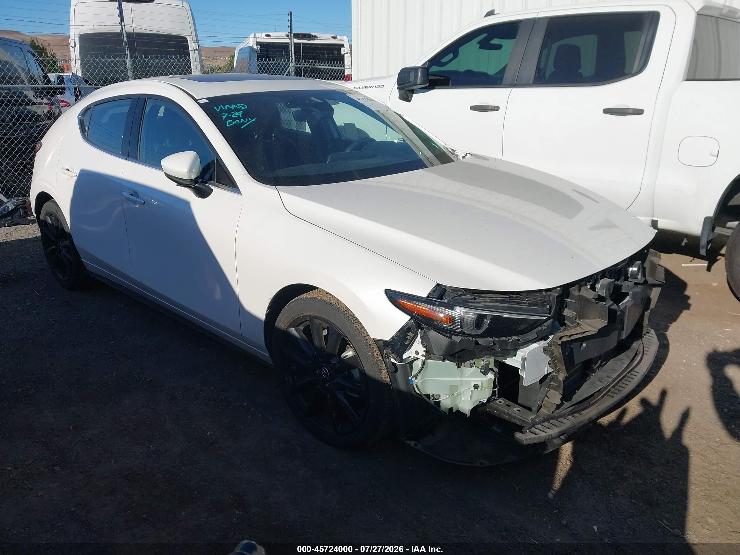 2020 Mazda 3 Premium, VIN JM1BPANM2L1162586 — Front end