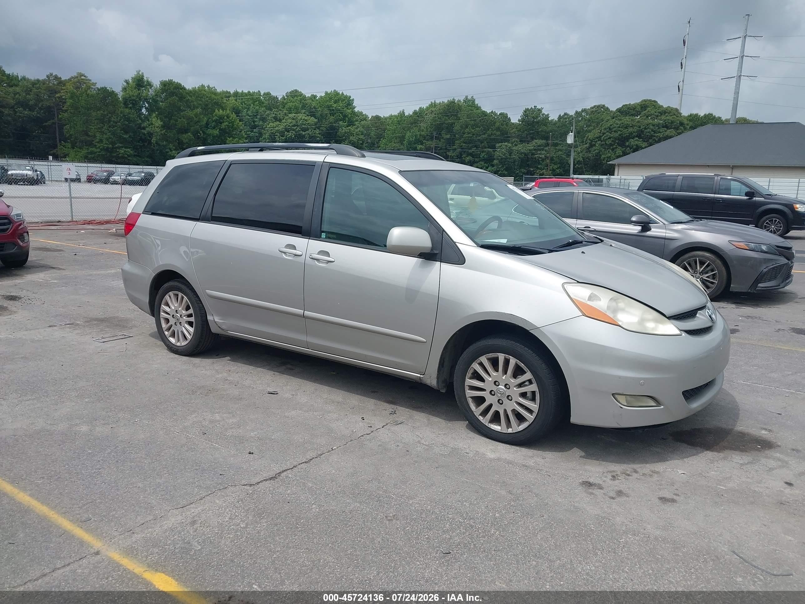 2010 Toyota Sienna XLE, VIN 5TDYK4CC0AS324798 — Normal wear