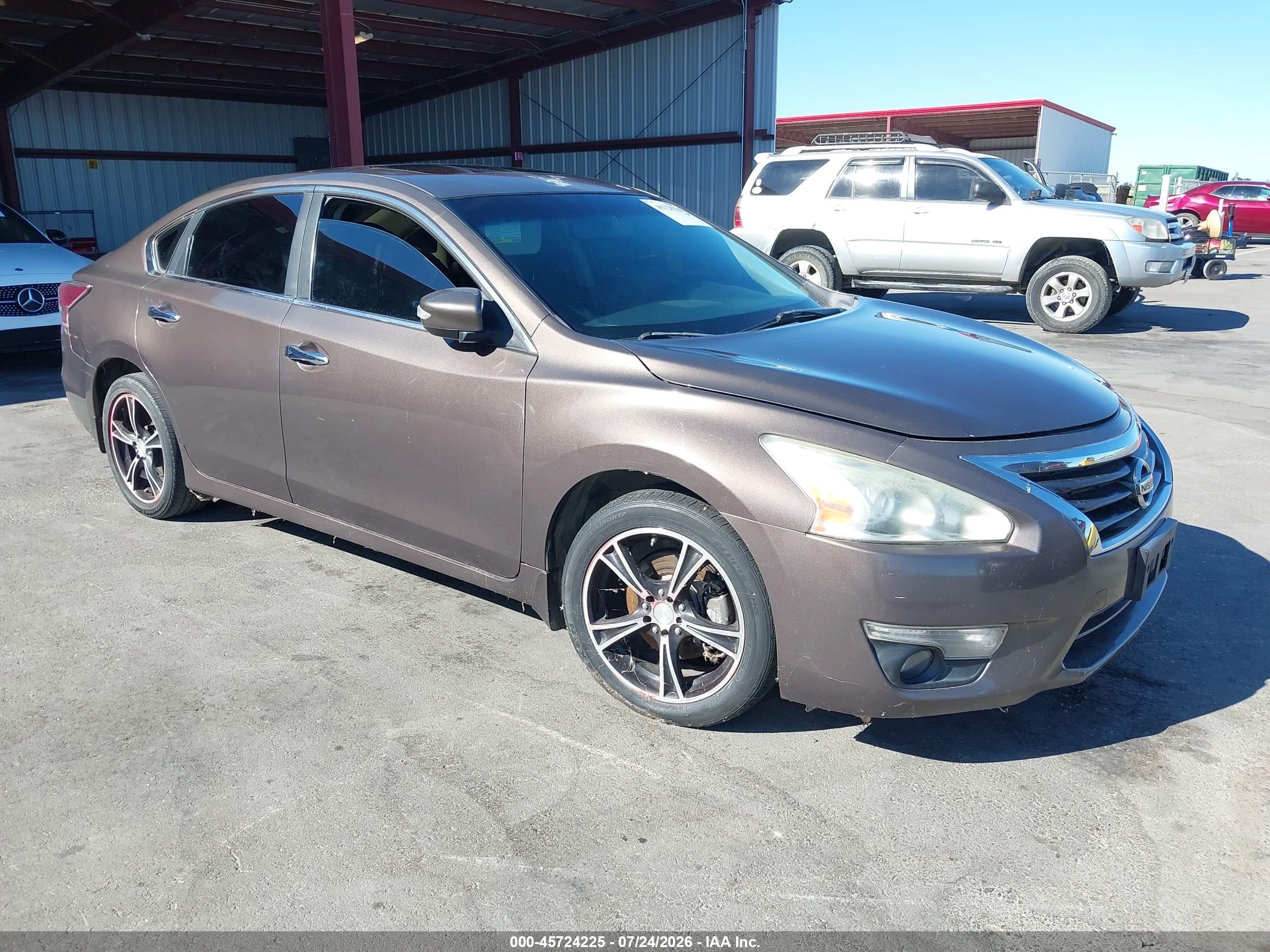 2014 Nissan Altima S, VIN 1N4AL3AP7EN213715 — Normal wear