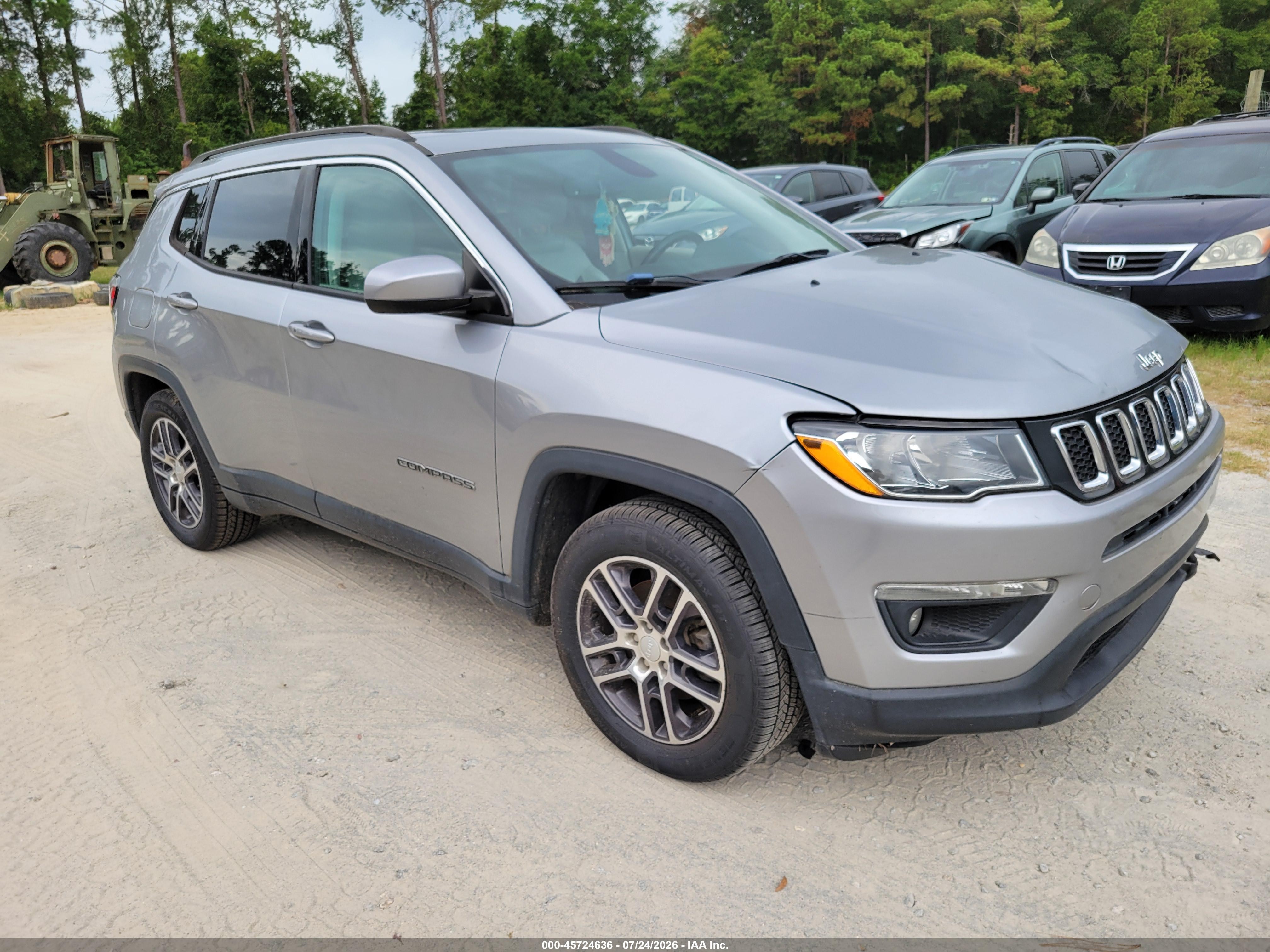 2019 Jeep Compass Altitude, VIN 3C4NJCBB8KT636593 — Перед