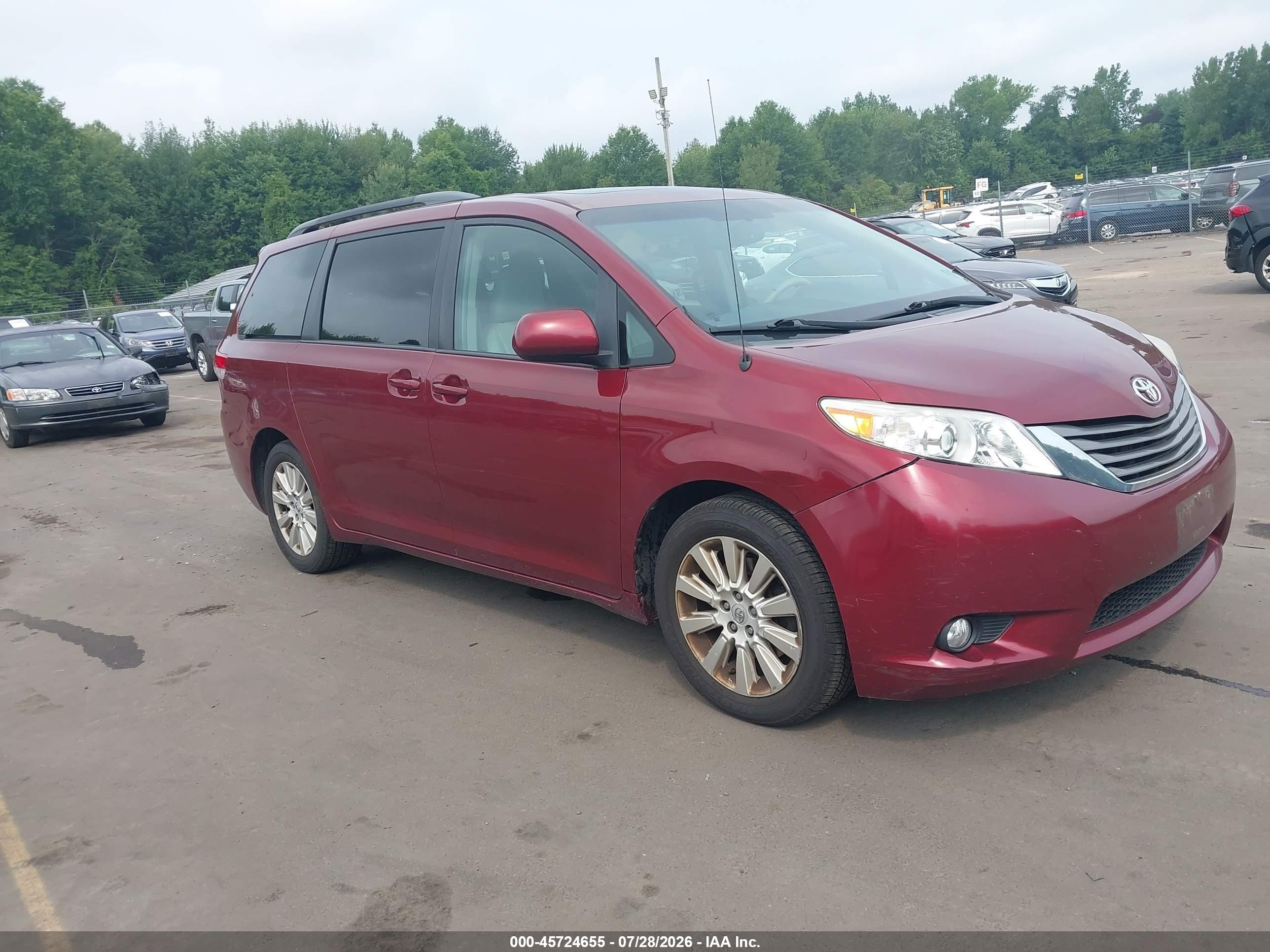 2014 Toyota Sienna Limited, VIN 5TDDK3DC6ES076179 — Normal wear