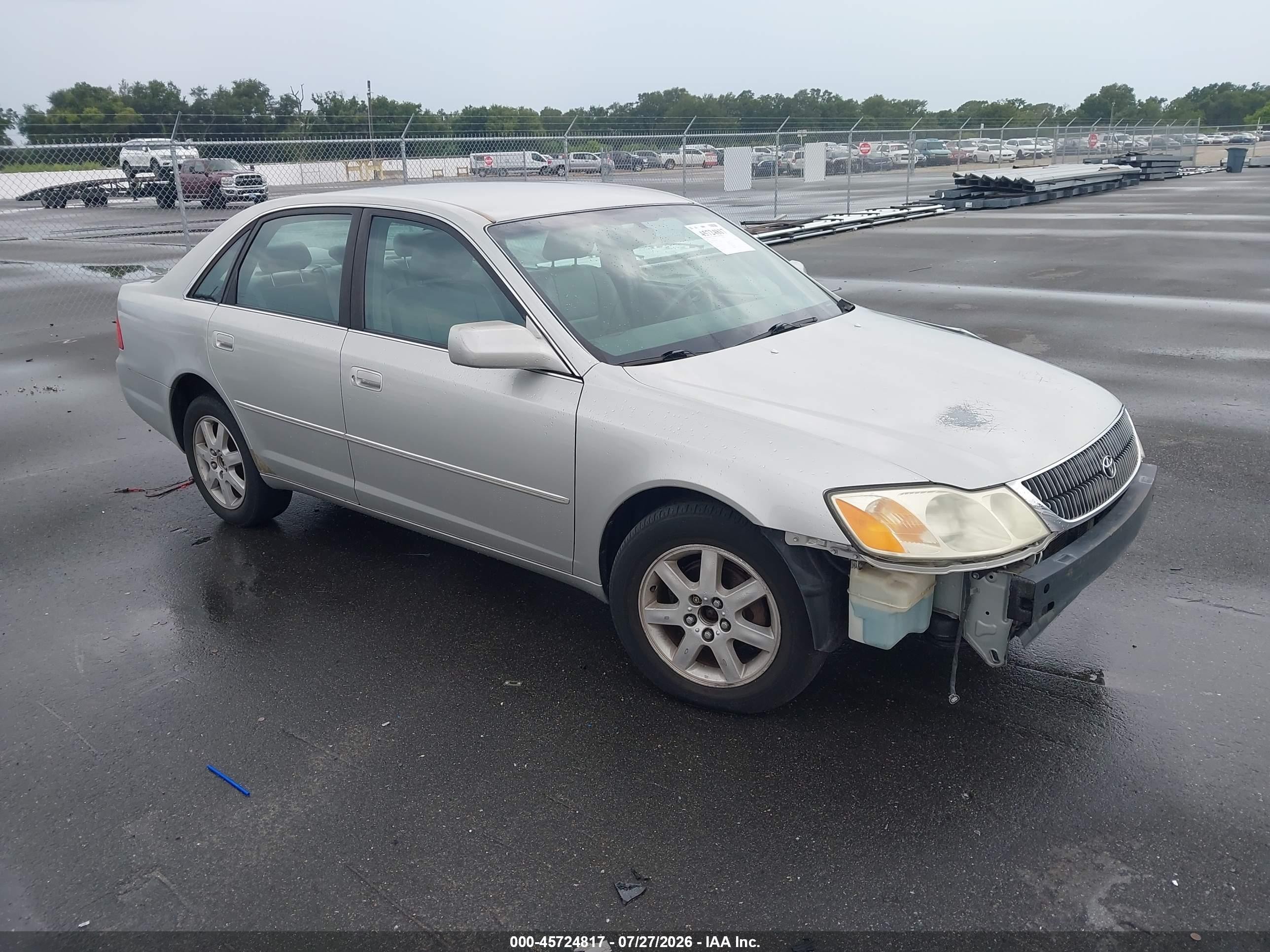 2002 Toyota Avalon XL, VIN 4T1BF28B92U220026 — Front end