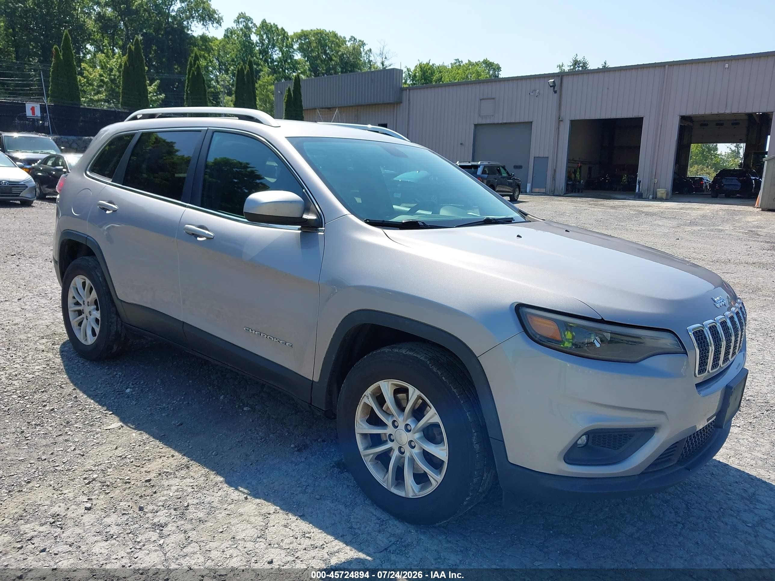 2019 Jeep Cherokee Latitude, VIN 1C4PJMCB3KD459938 — Normal wear