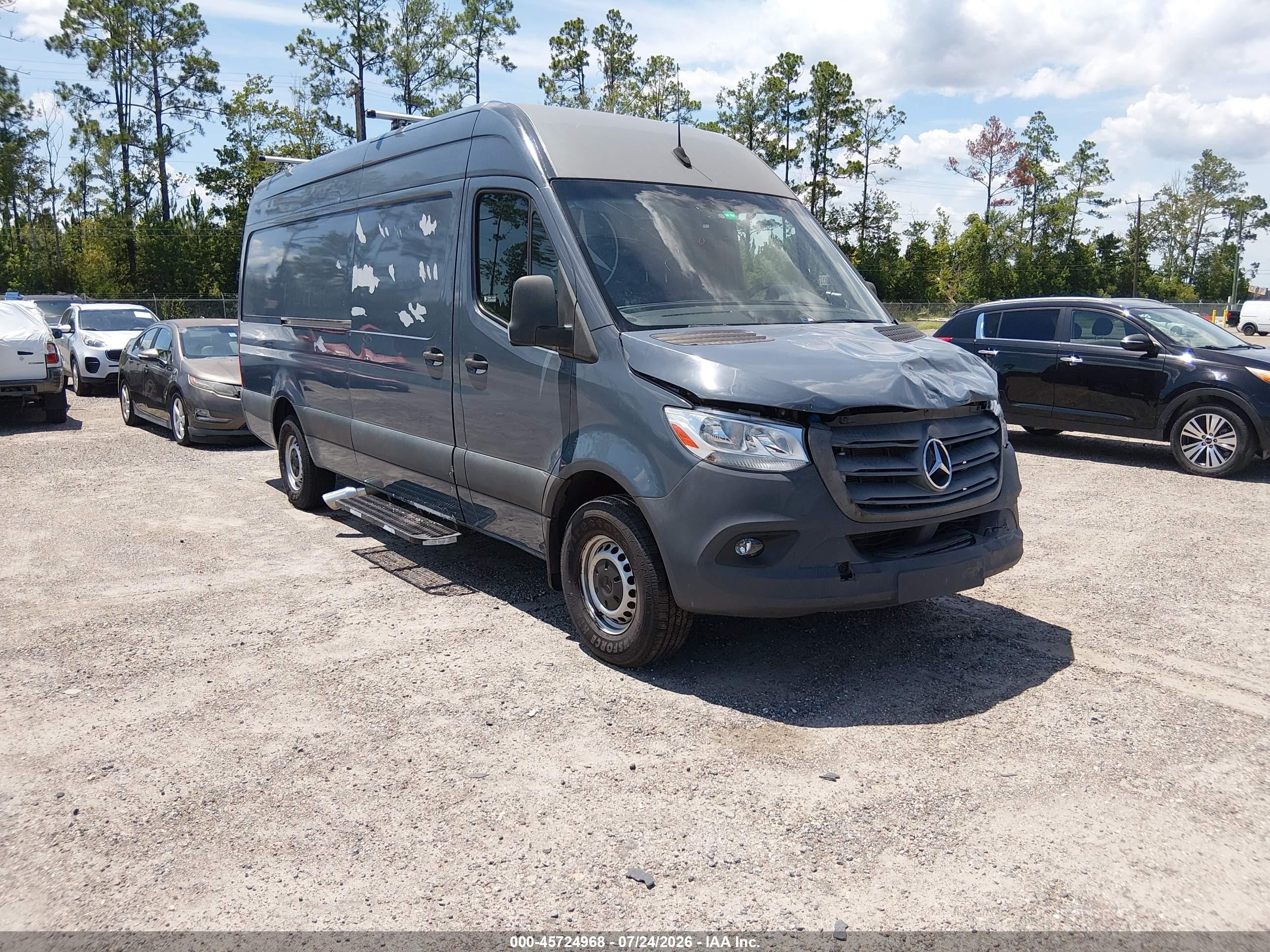 2019 Mercedes-Benz Sprinter Cargo, VIN WD4PF1CD0KP151762 — Перед