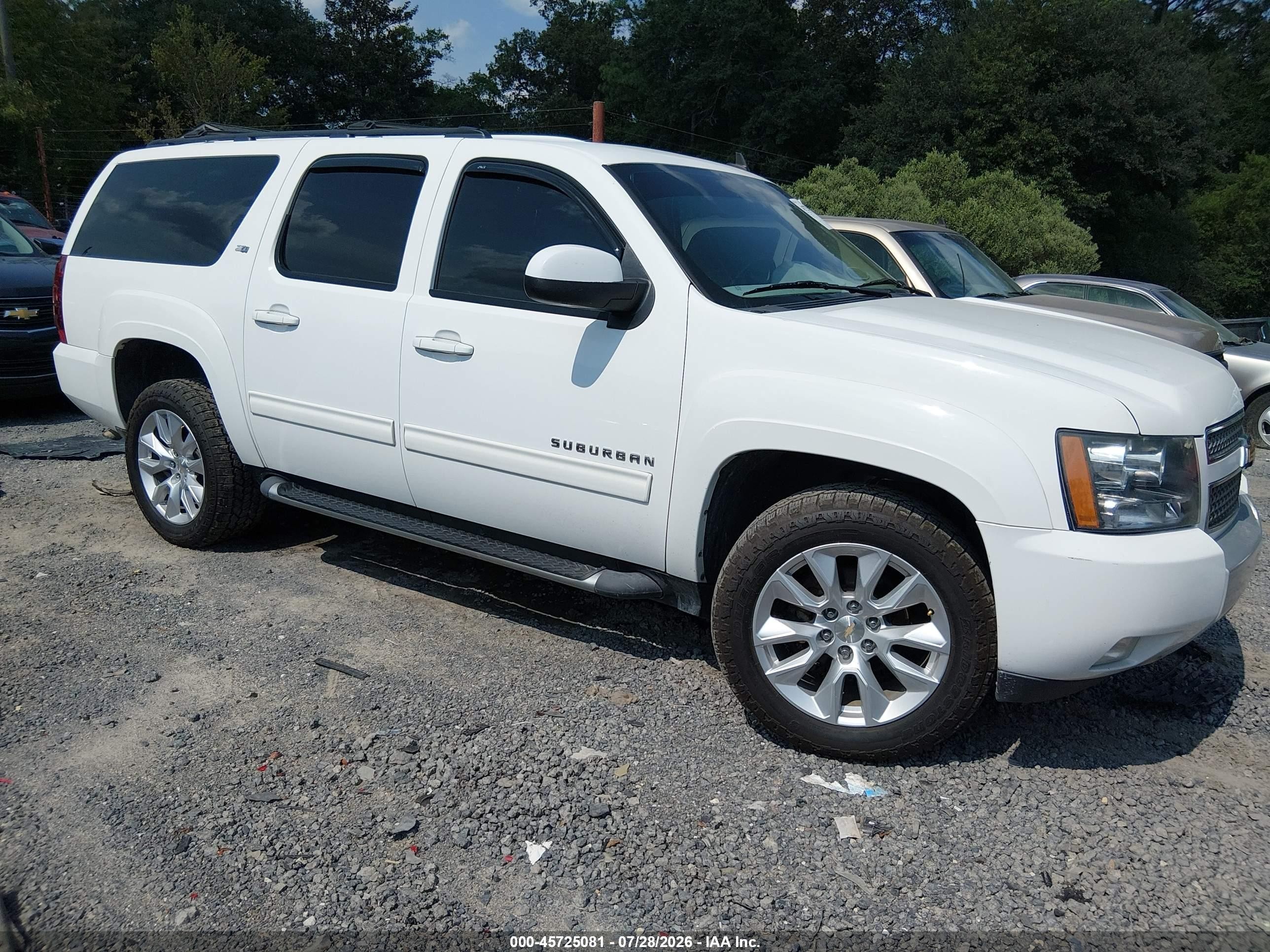 2014 Chevrolet Suburban LT, VIN 1GNSKJE76ER153779 — Normal wear