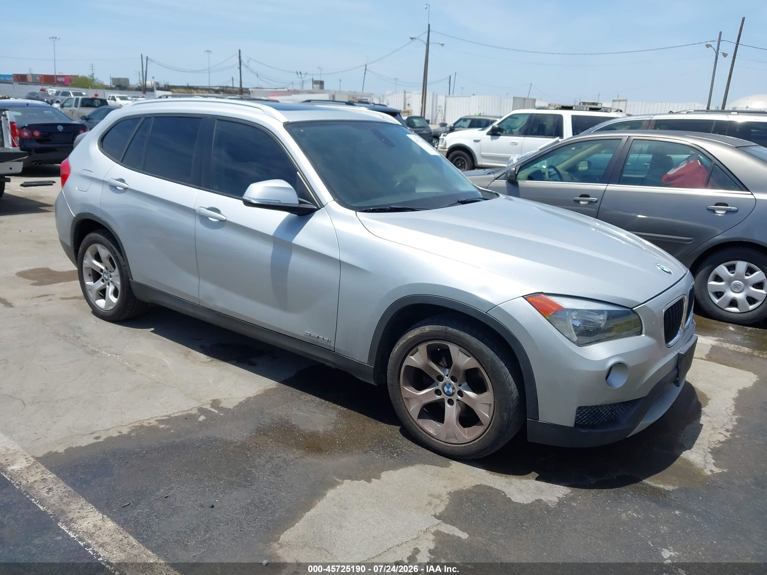2013 BMW X1 28i, VIN WBAVM1C54DVW41021 — Side