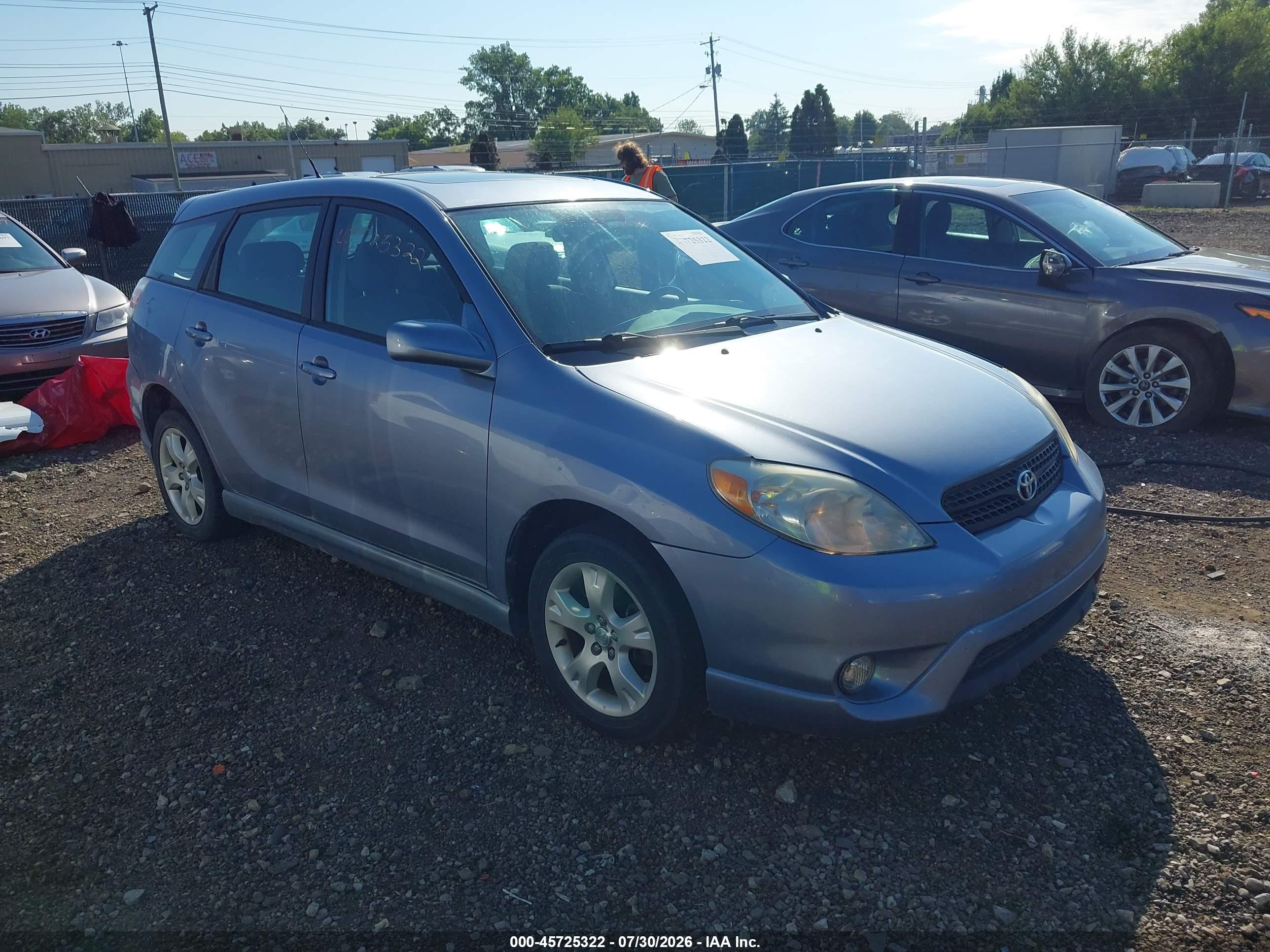 2005 Toyota Matrix XR, VIN 2T1LR30E35C395661 — Бок