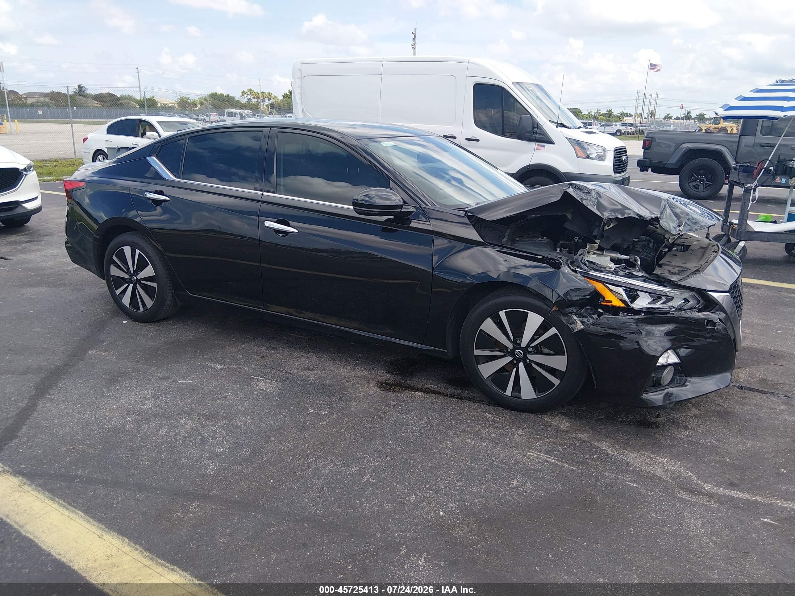 2020 Nissan Altima SL, VIN 1N4BL4EV7LC188598 — Front end