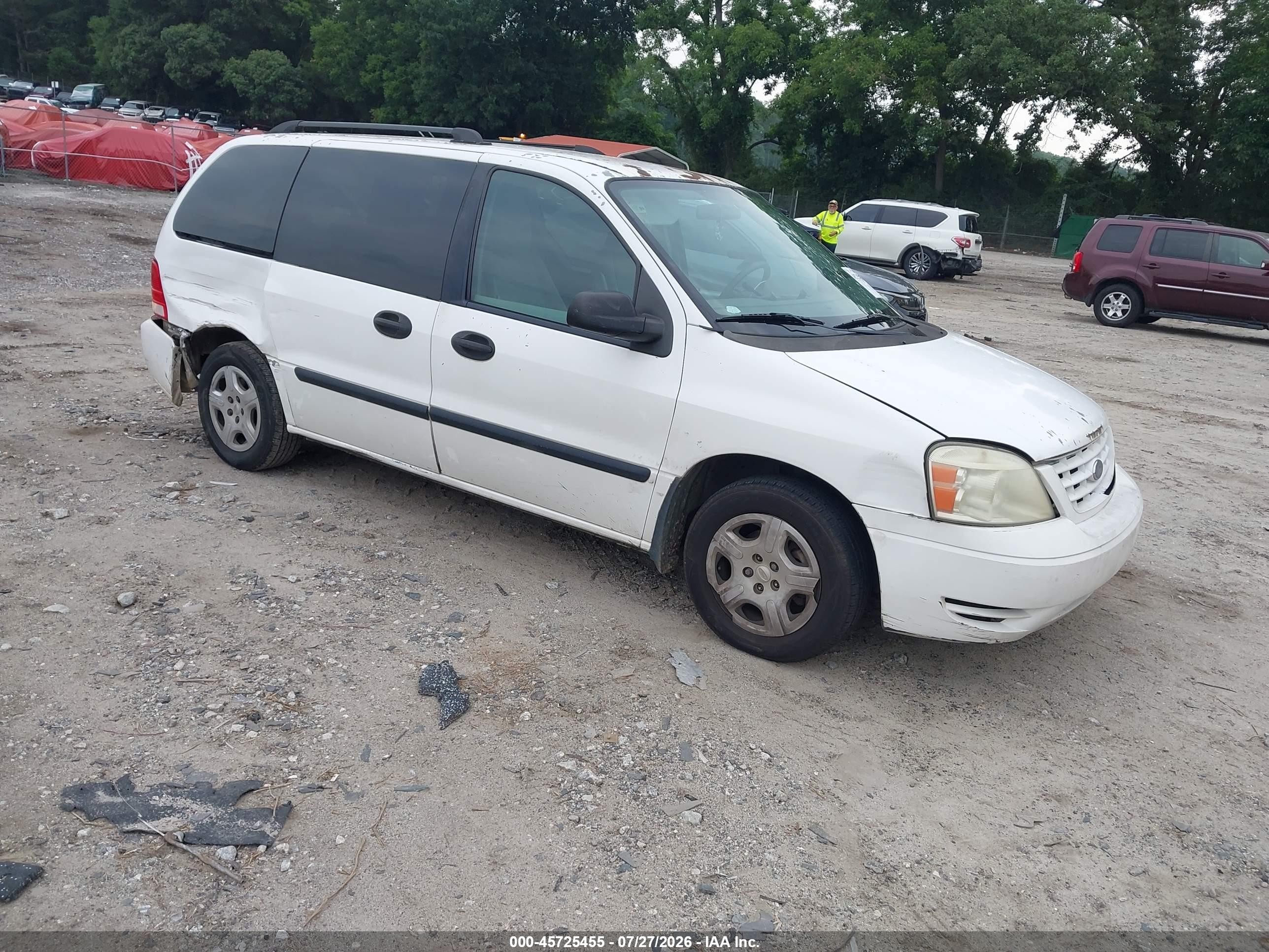 2006 Ford Freestar SE, VIN 2FMZA51606BA46399 — Бок