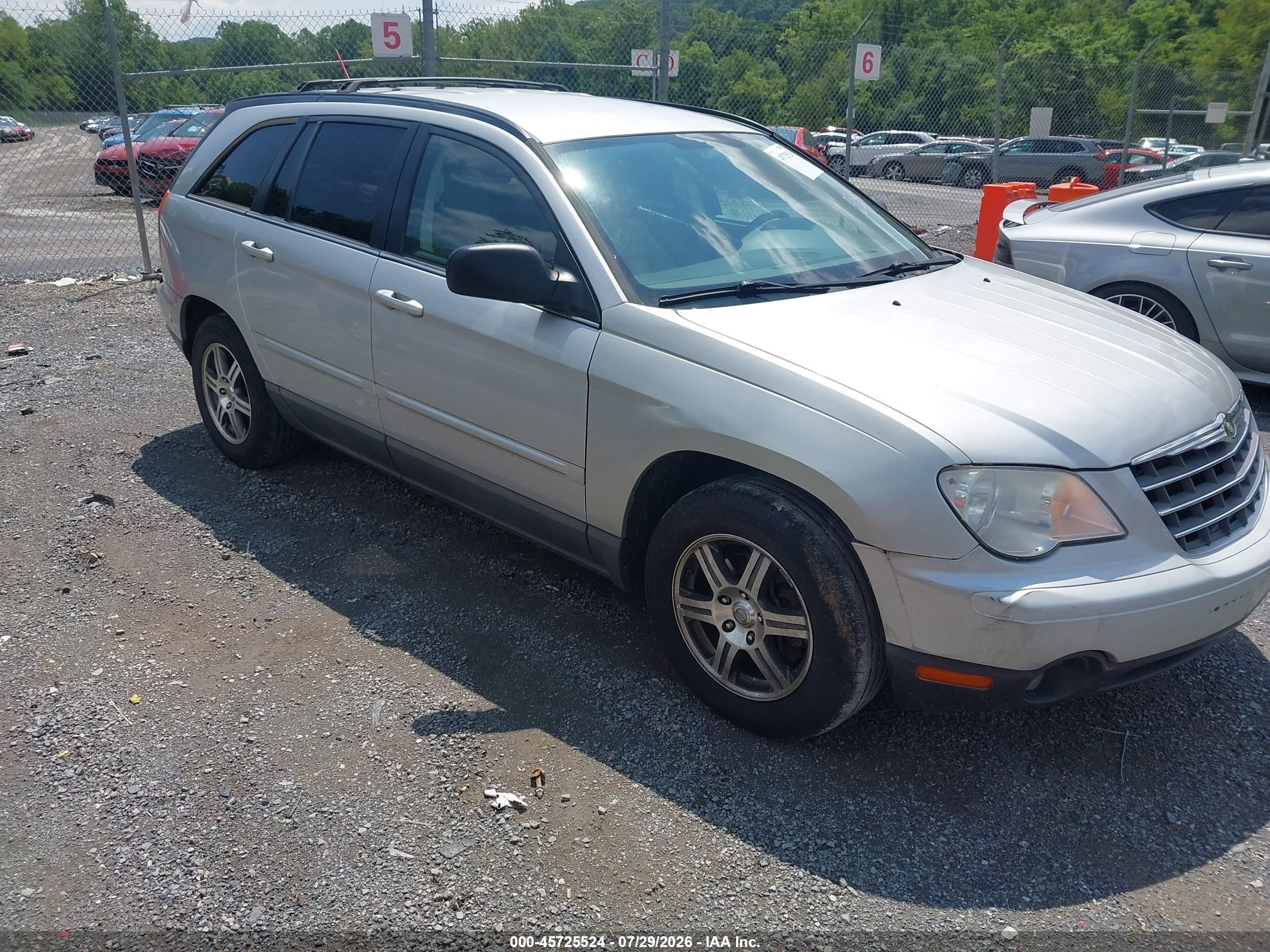 2008 Chrysler Pacifica Touring, VIN 2A8GM68X28R608457 — Normal wear