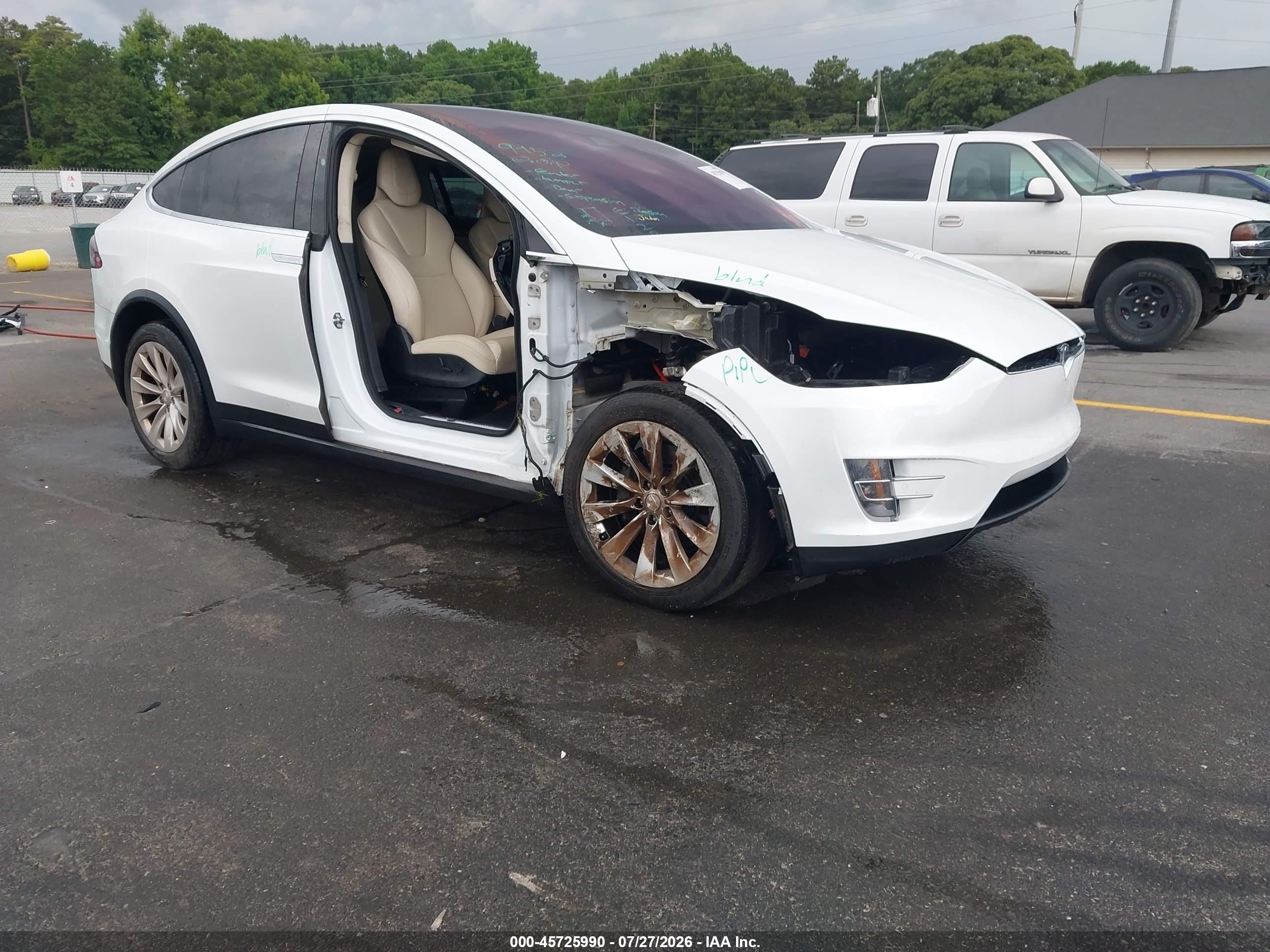 2018 Tesla Model X 75D, VIN 5YJXCDE20JF141306 — Side
