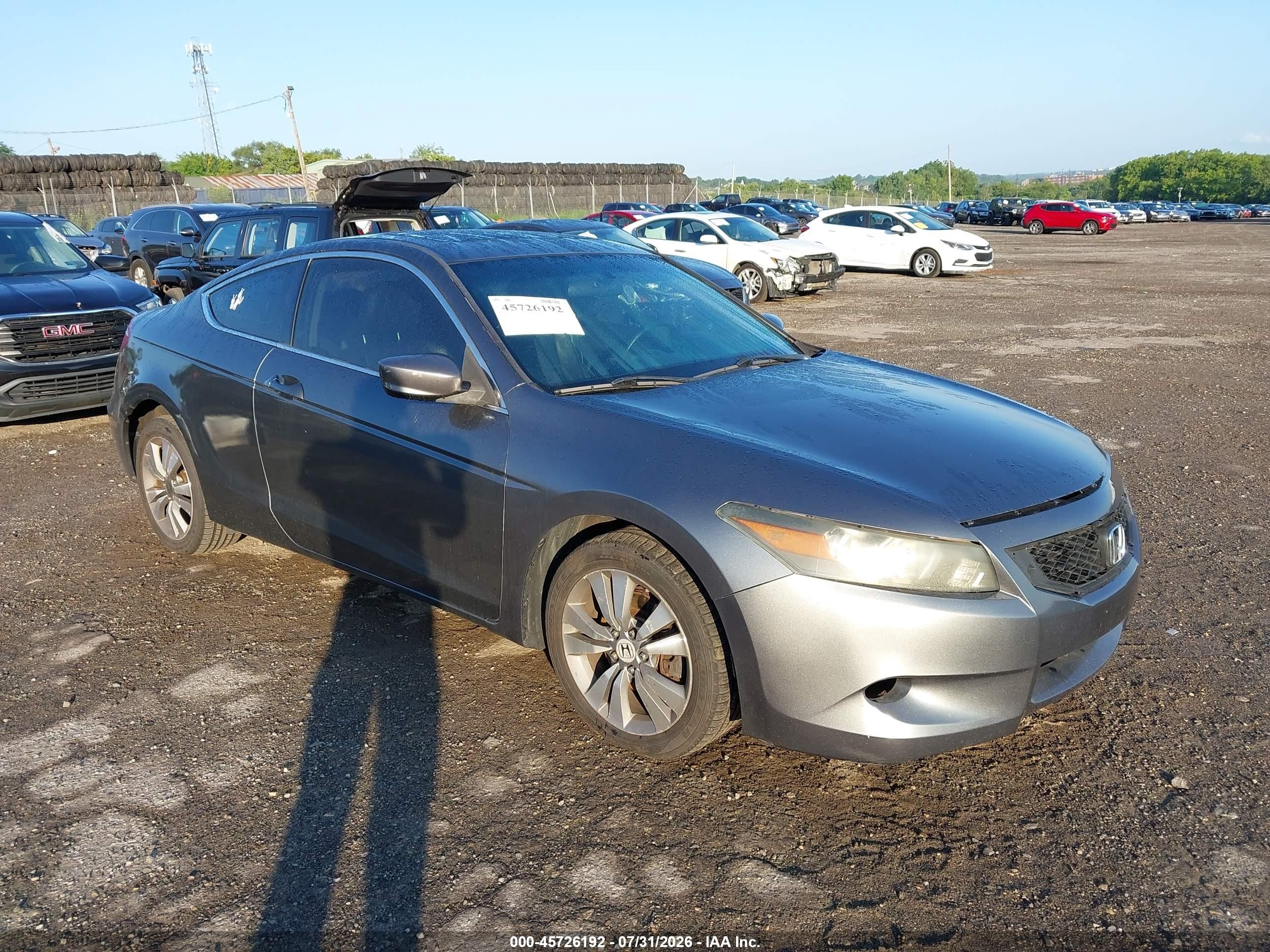 2008 Honda Accord EX-L, VIN 1HGCS128X8A020618 — Бок
