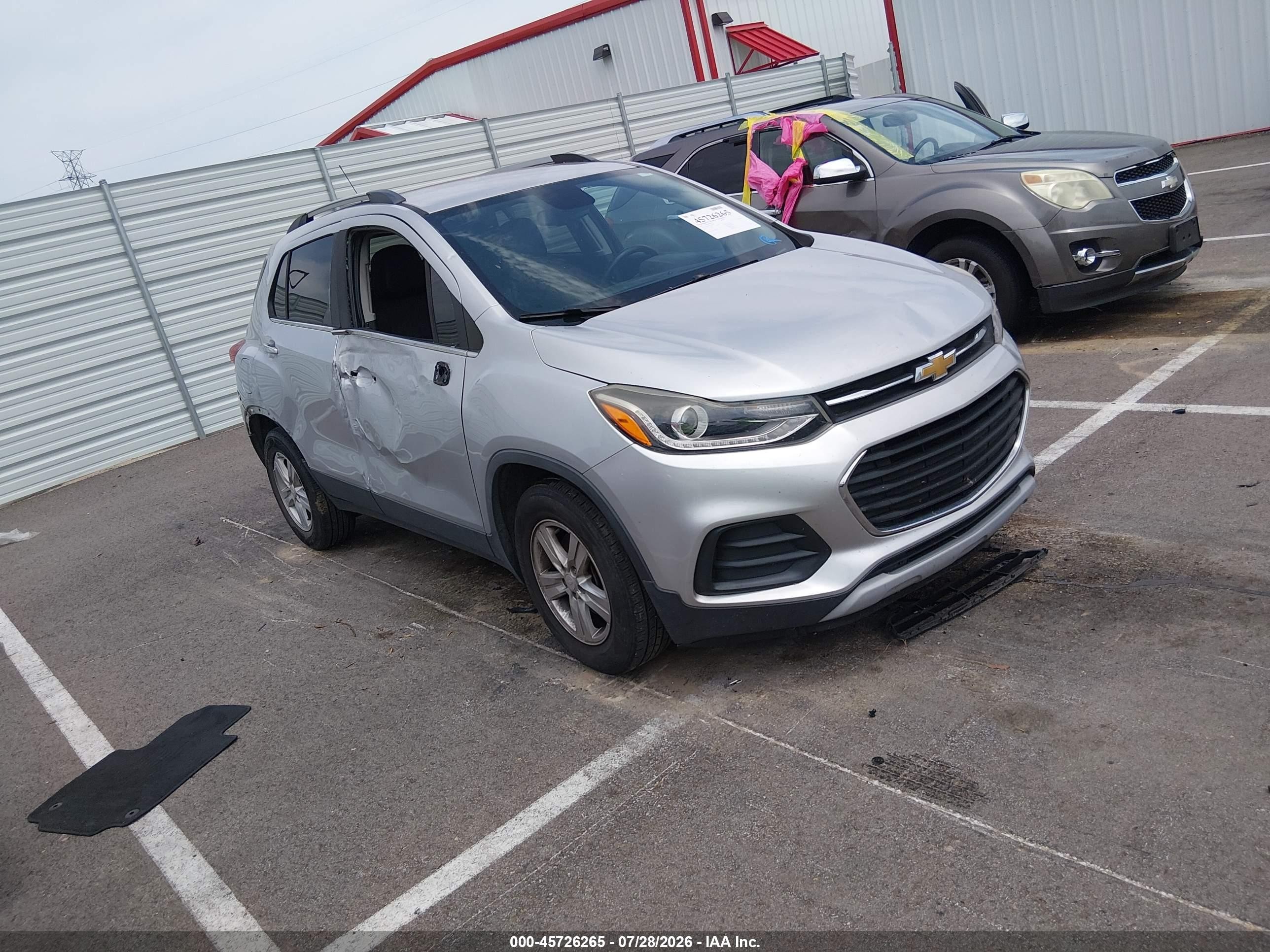 2017 Chevrolet Trax LT, VIN 3GNCJLSBXHL274483 — Бок