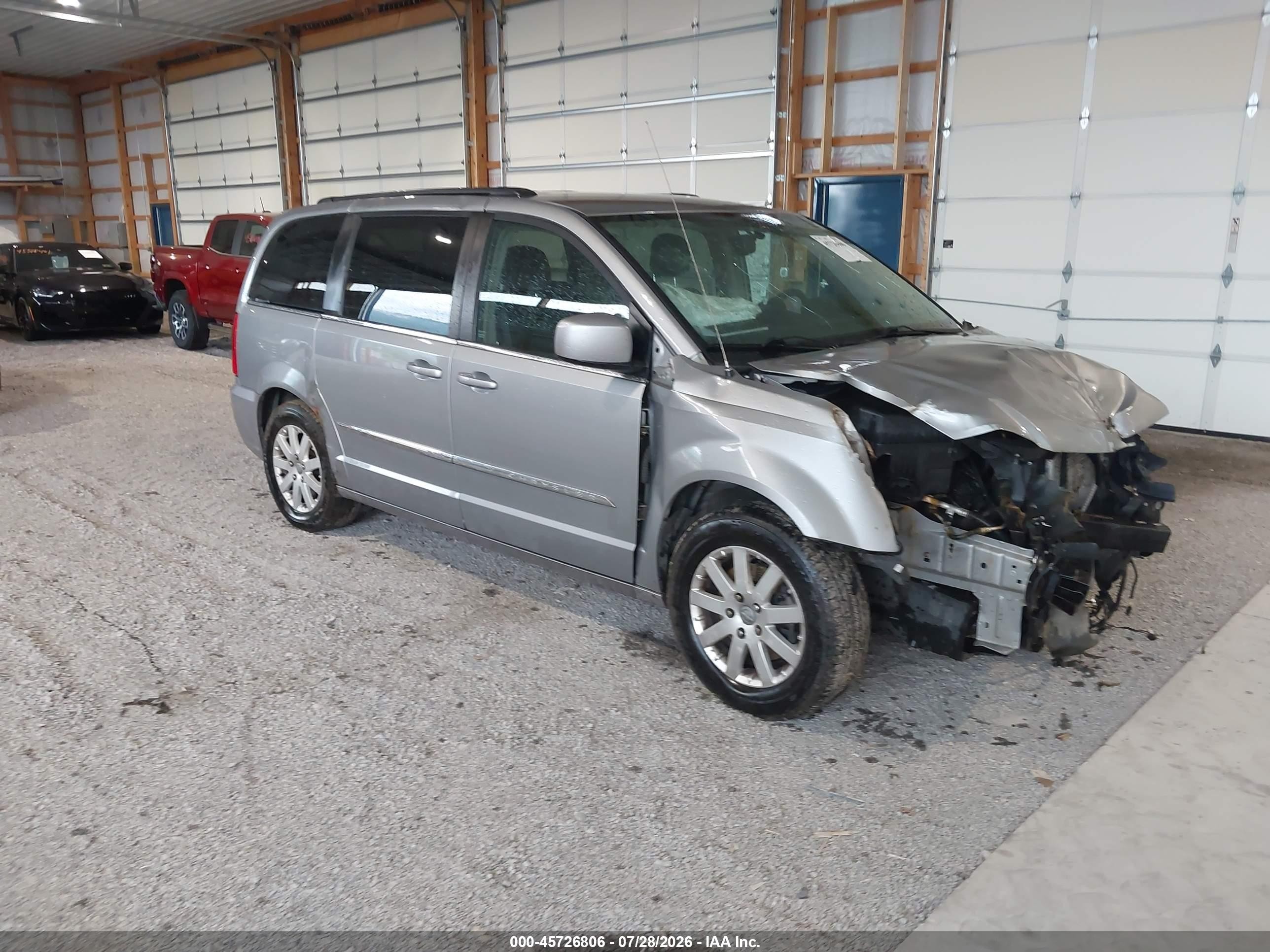 2014 Chrysler Town & Country Touring, VIN 2C4RC1BG0ER437881 — Front end
