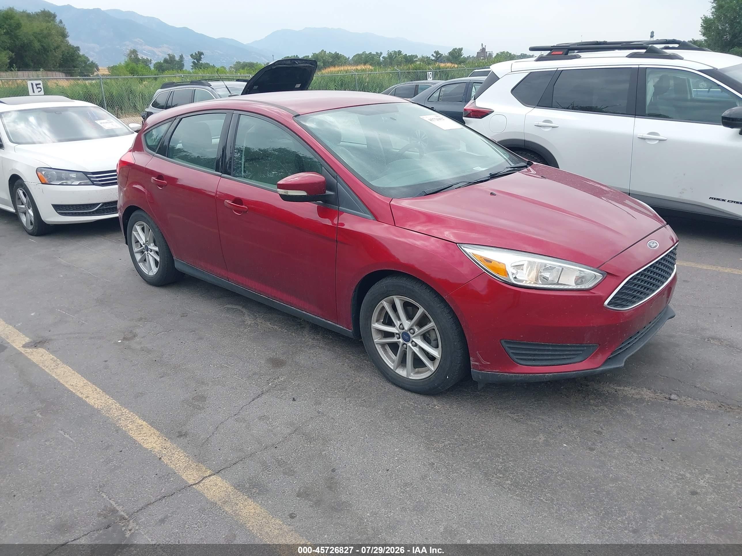 2015 Ford Focus SE, VIN 1FADP3K24FL318729 — Normal wear