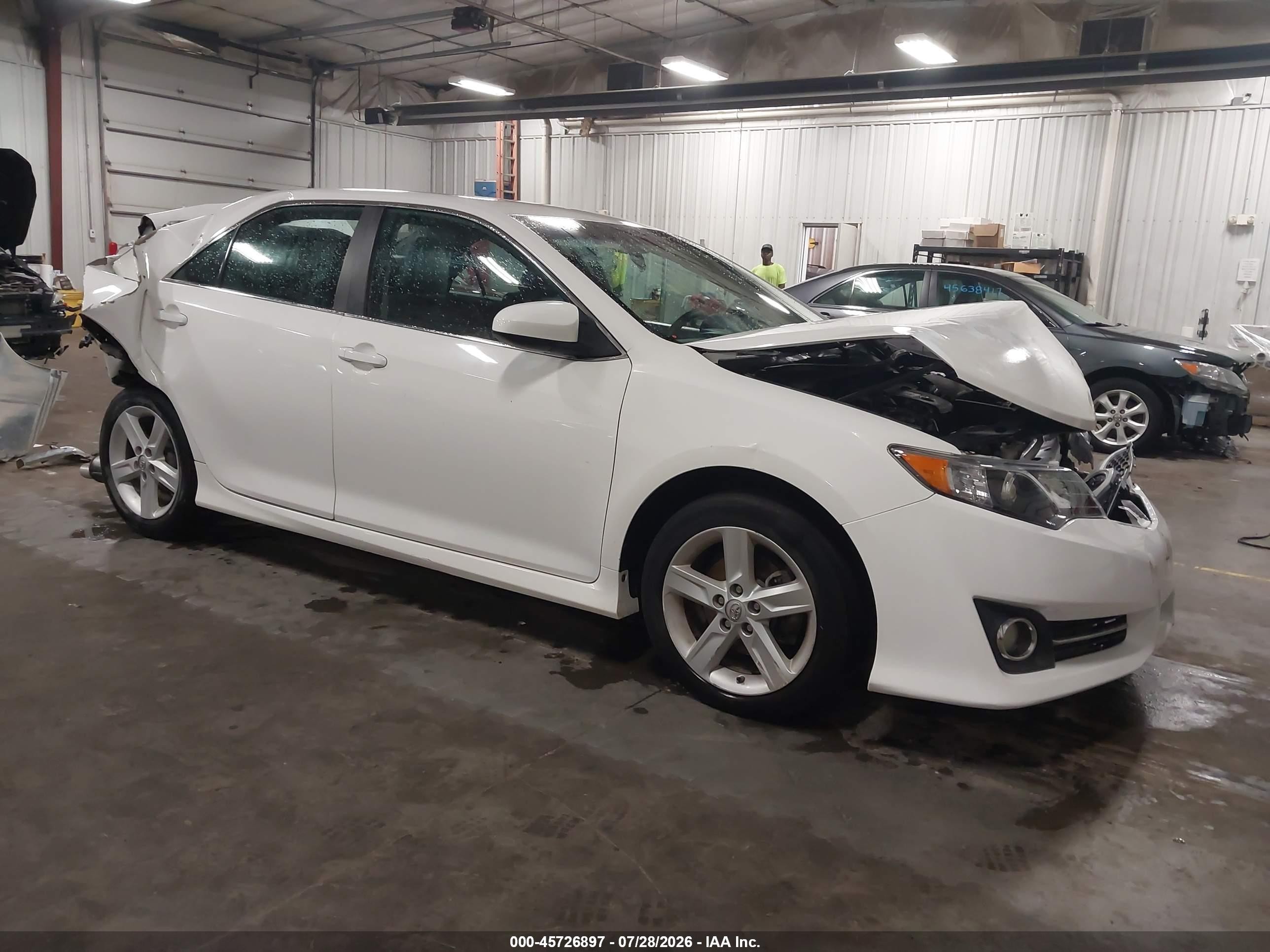 2014 Toyota Camry SE, VIN 4T1BF1FK4EU738241 — All over