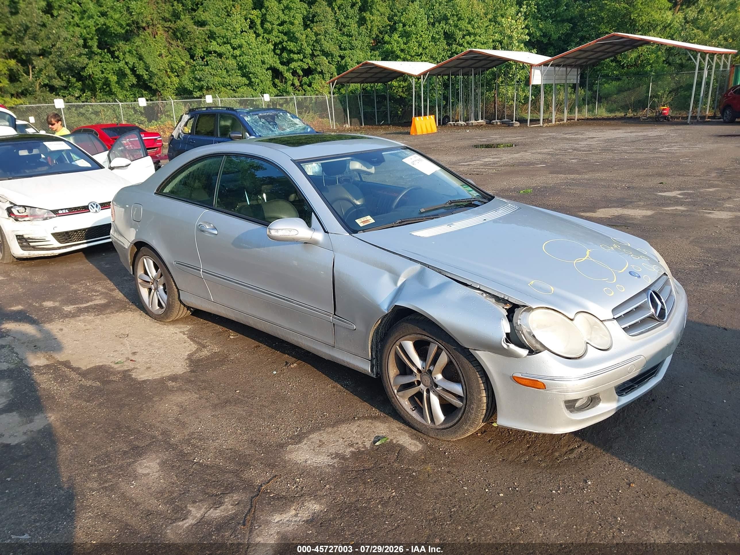 2009 Mercedes-Benz CLK 350, VIN WDBTJ56H19F262803 — Front end