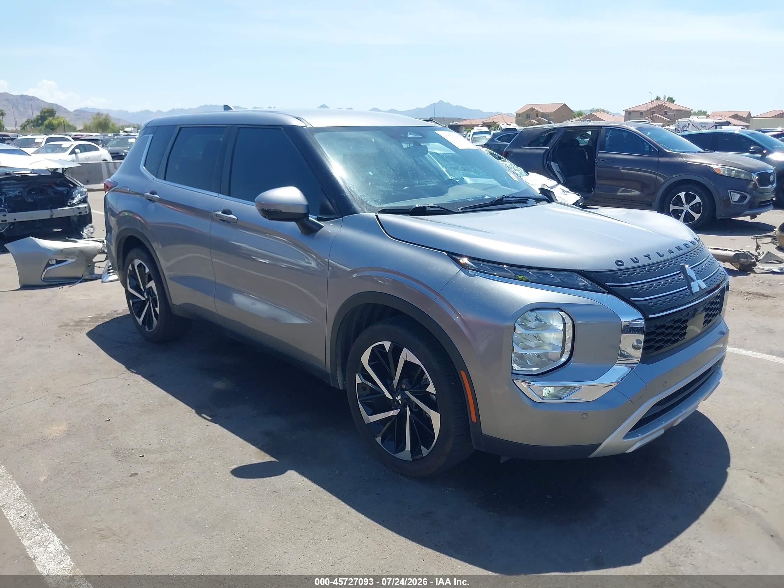 2023 Mitsubishi Outlander SE, VIN JA4J3UA86PZ013018 — Front end