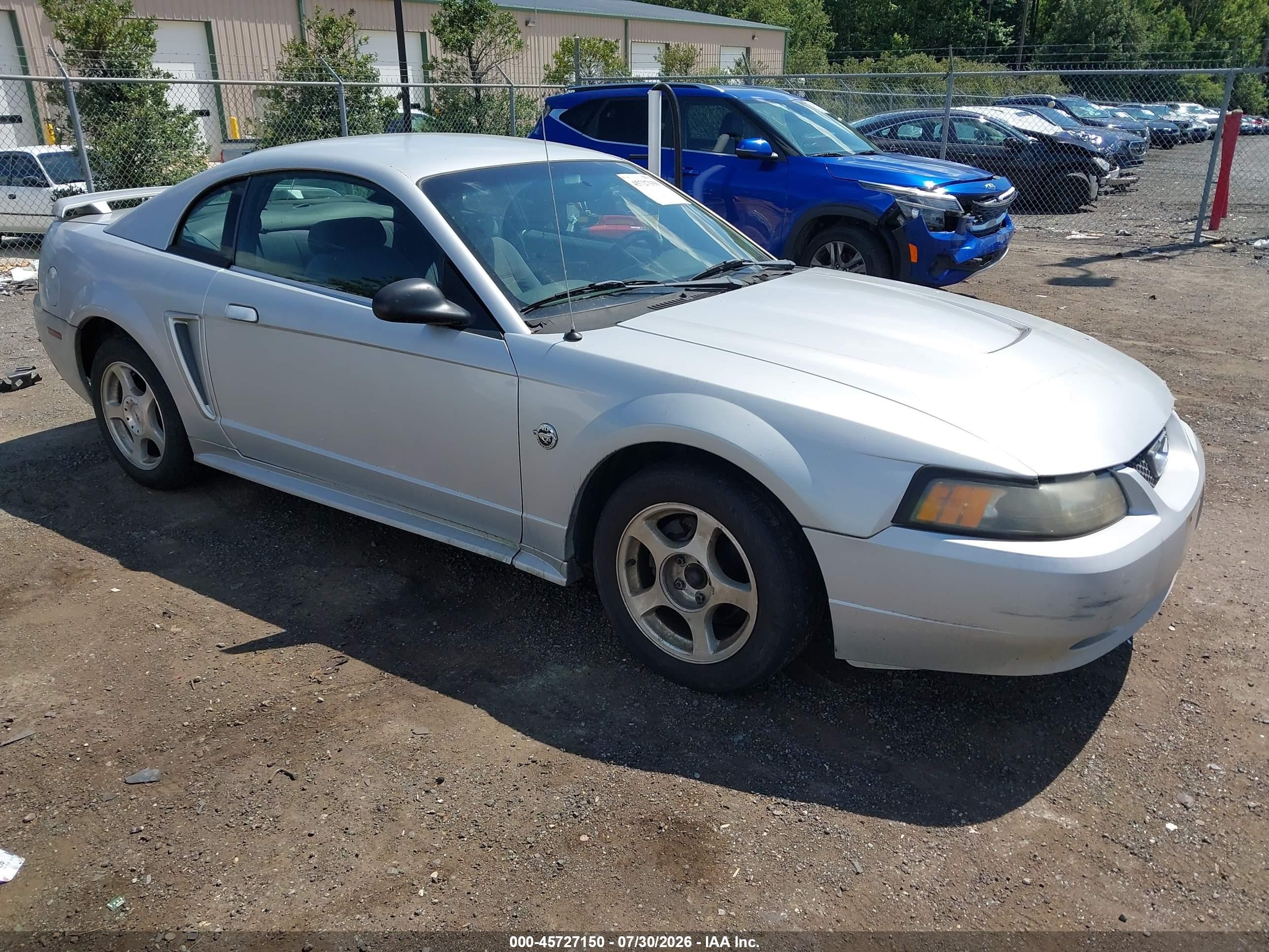 2004 Ford Mustang Standard, VIN 1FAFP40654F162040 — Front end