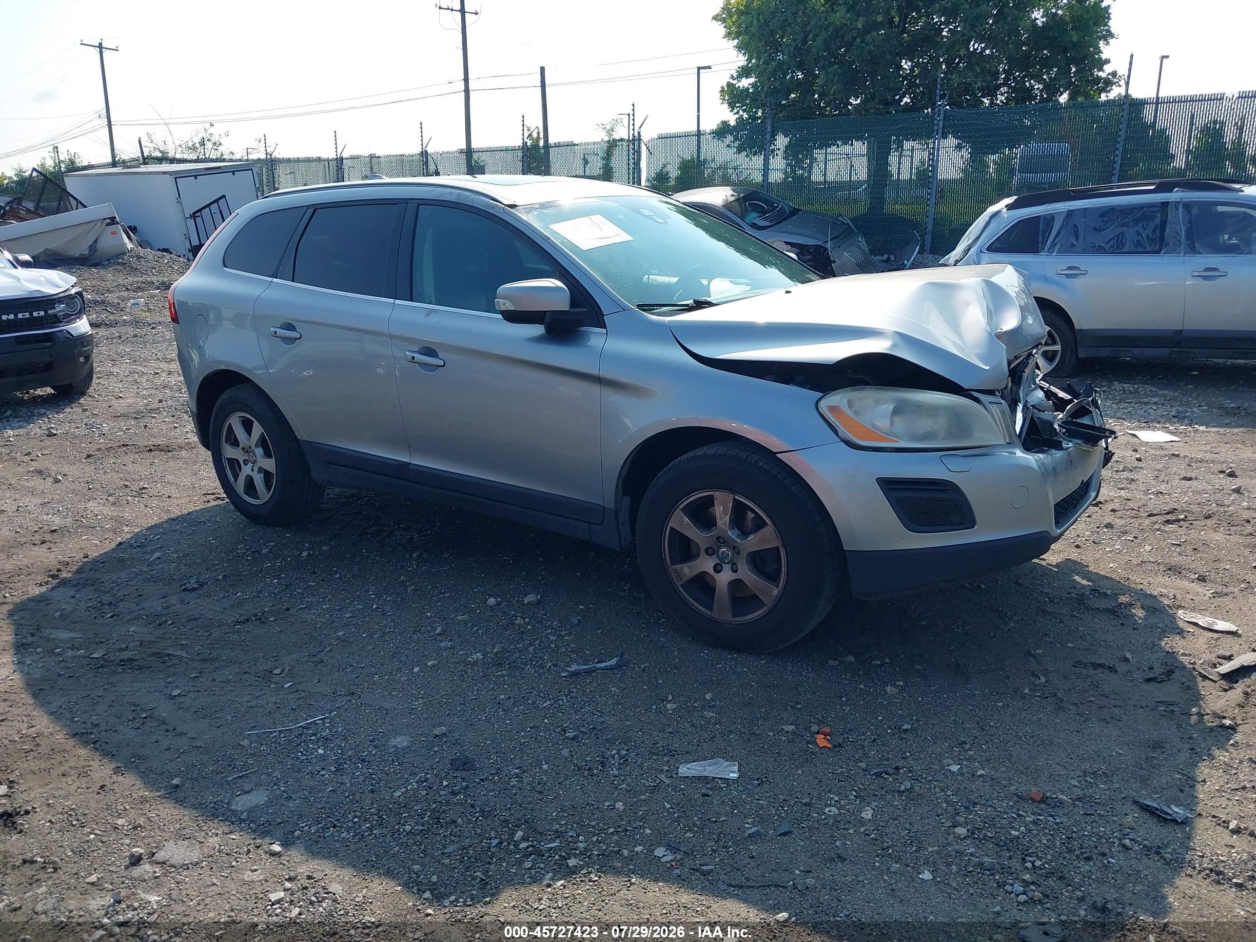 2012 Volvo XC60 PZEV, VIN YV4940DZ8C2315445 — Front end