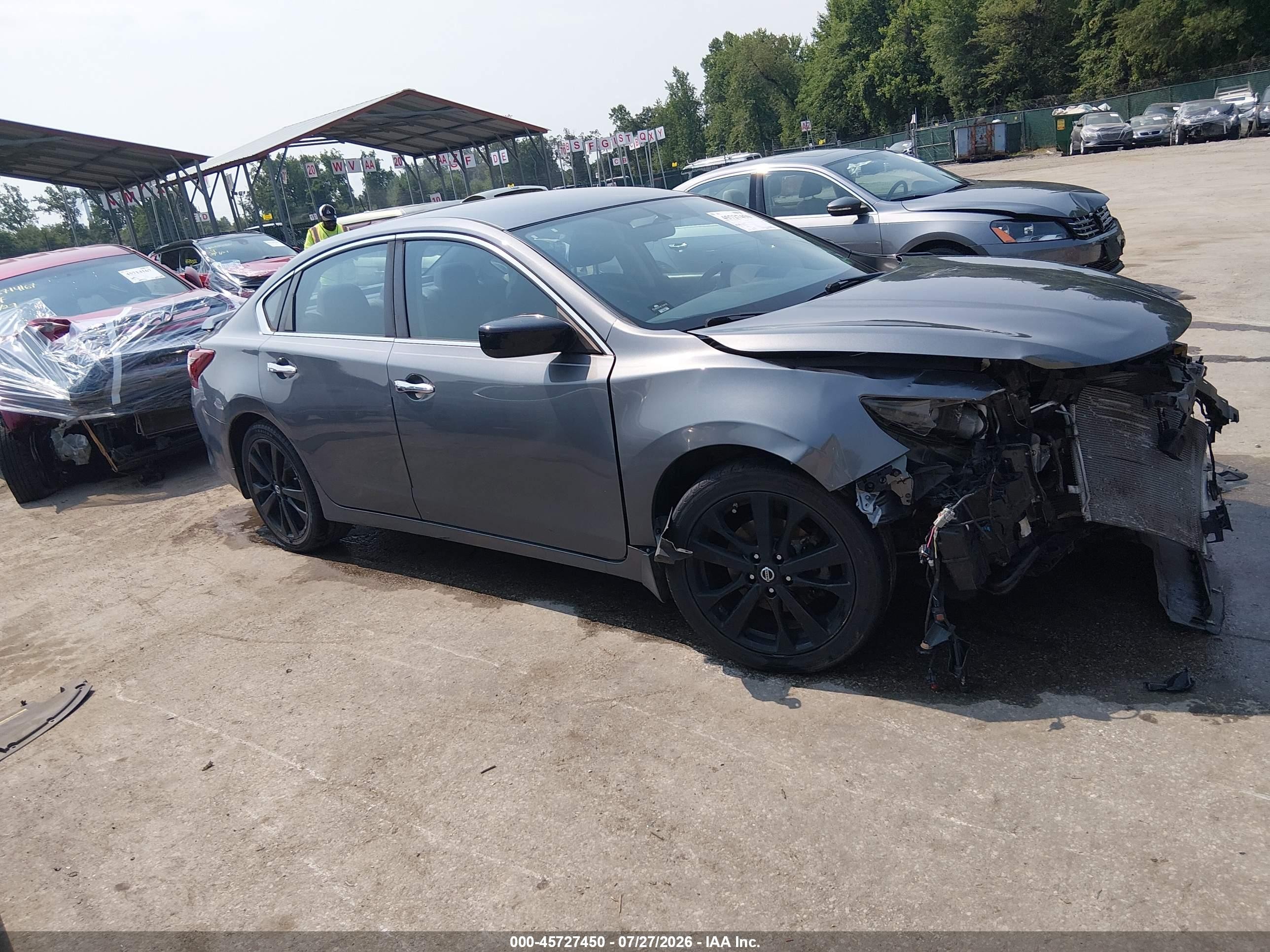 2017 Nissan Altima SV, VIN 1N4AL3AP3HC472007 — Front end