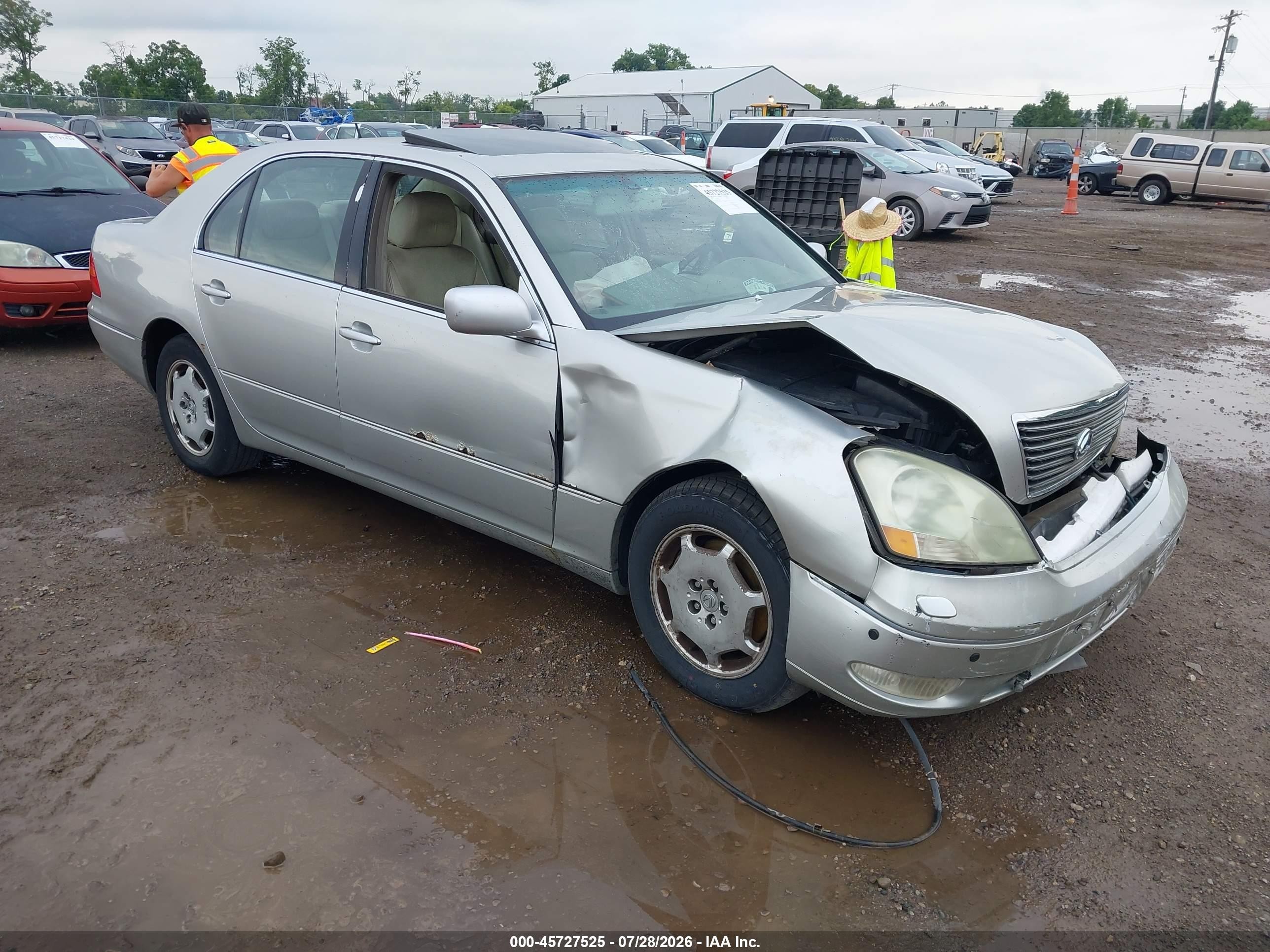 2002 Lexus LS 430, VIN JTHBN30F620086206 — Front end